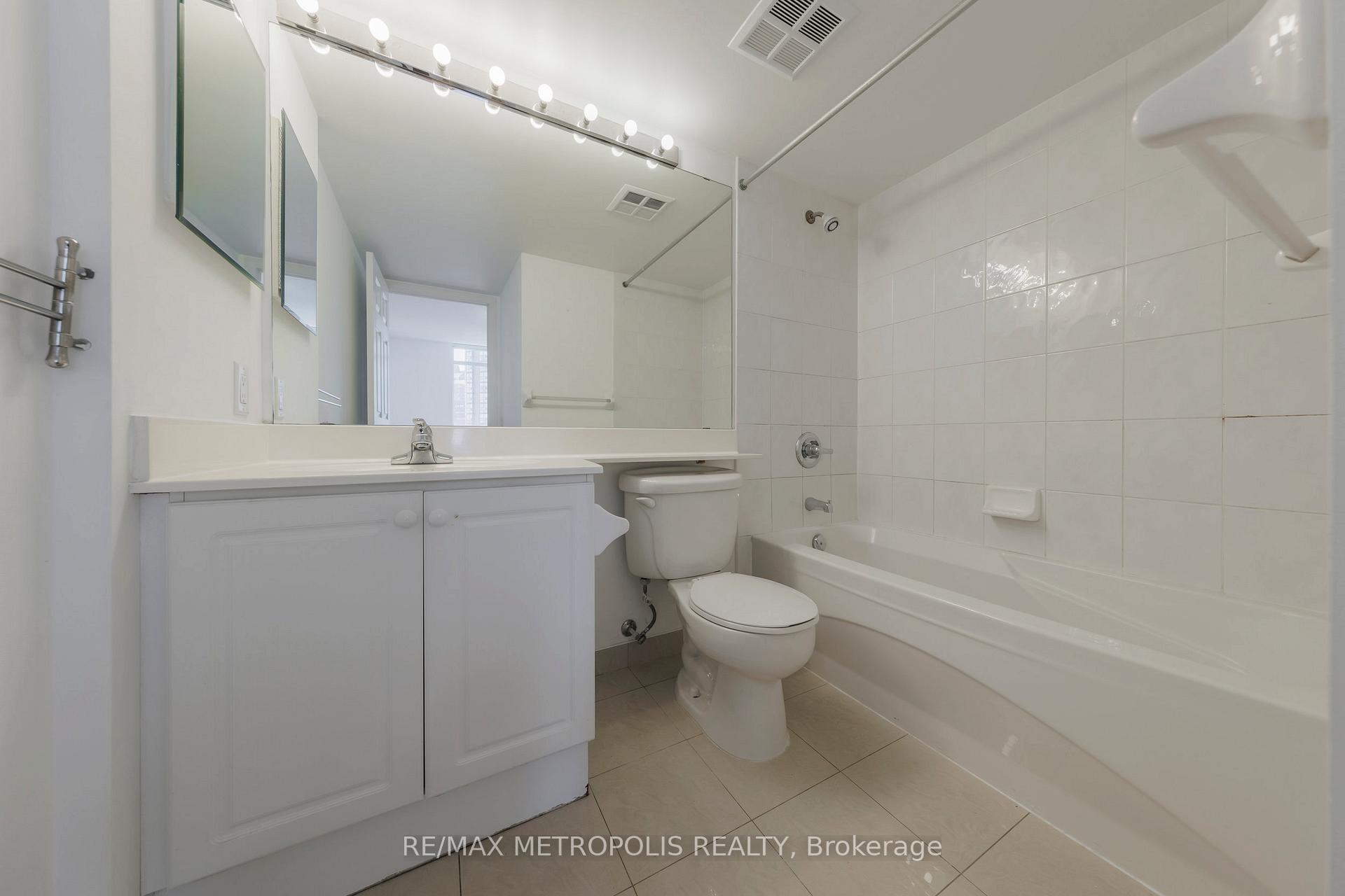 Photo 13 of Unit 1101, 153 Beecroft Road, North York, Lansing-Westgate — HOMEH