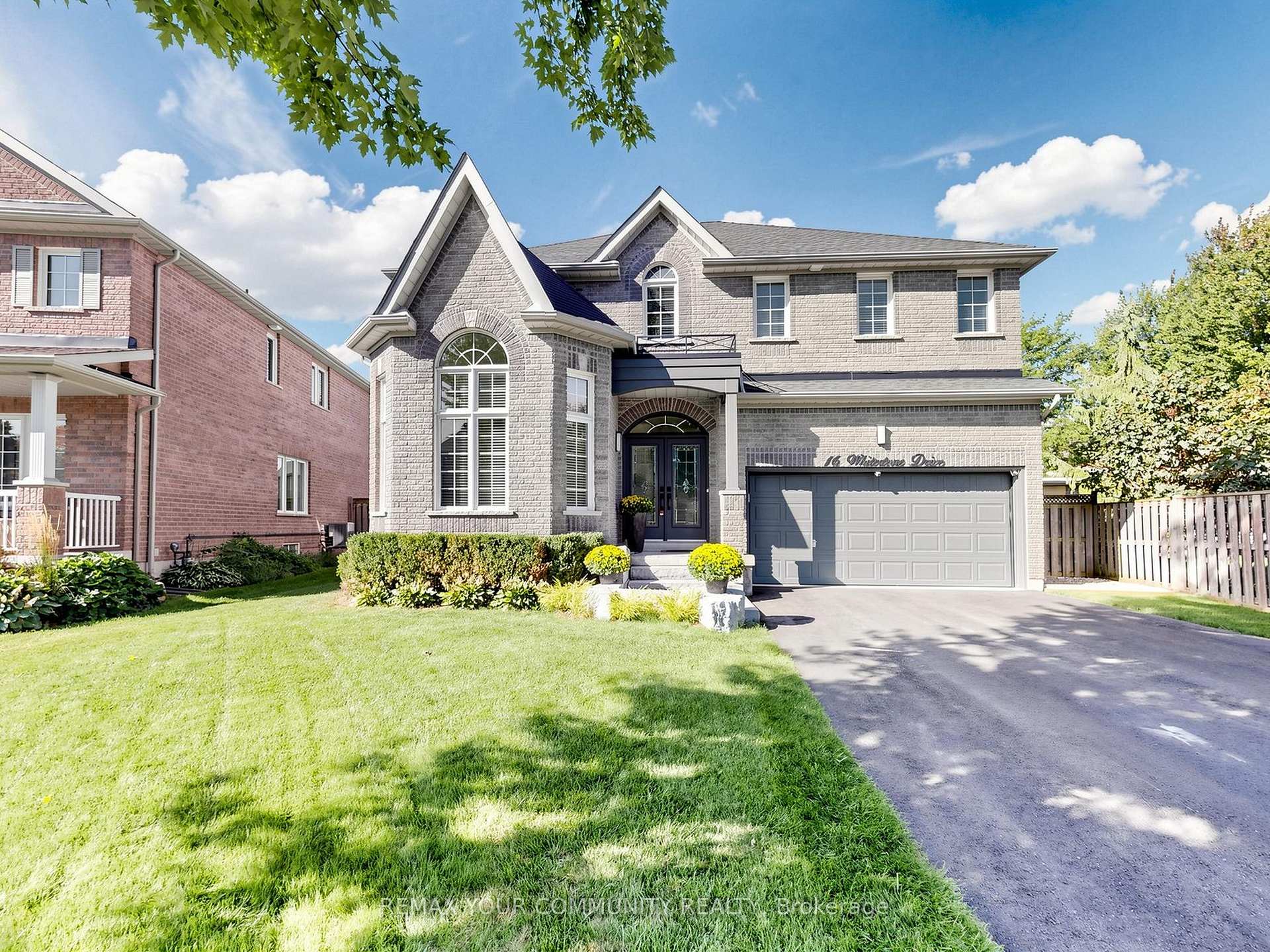 Photo 2 of 16 Whitestone Drive, Georgina, Keswick North — HOMEH