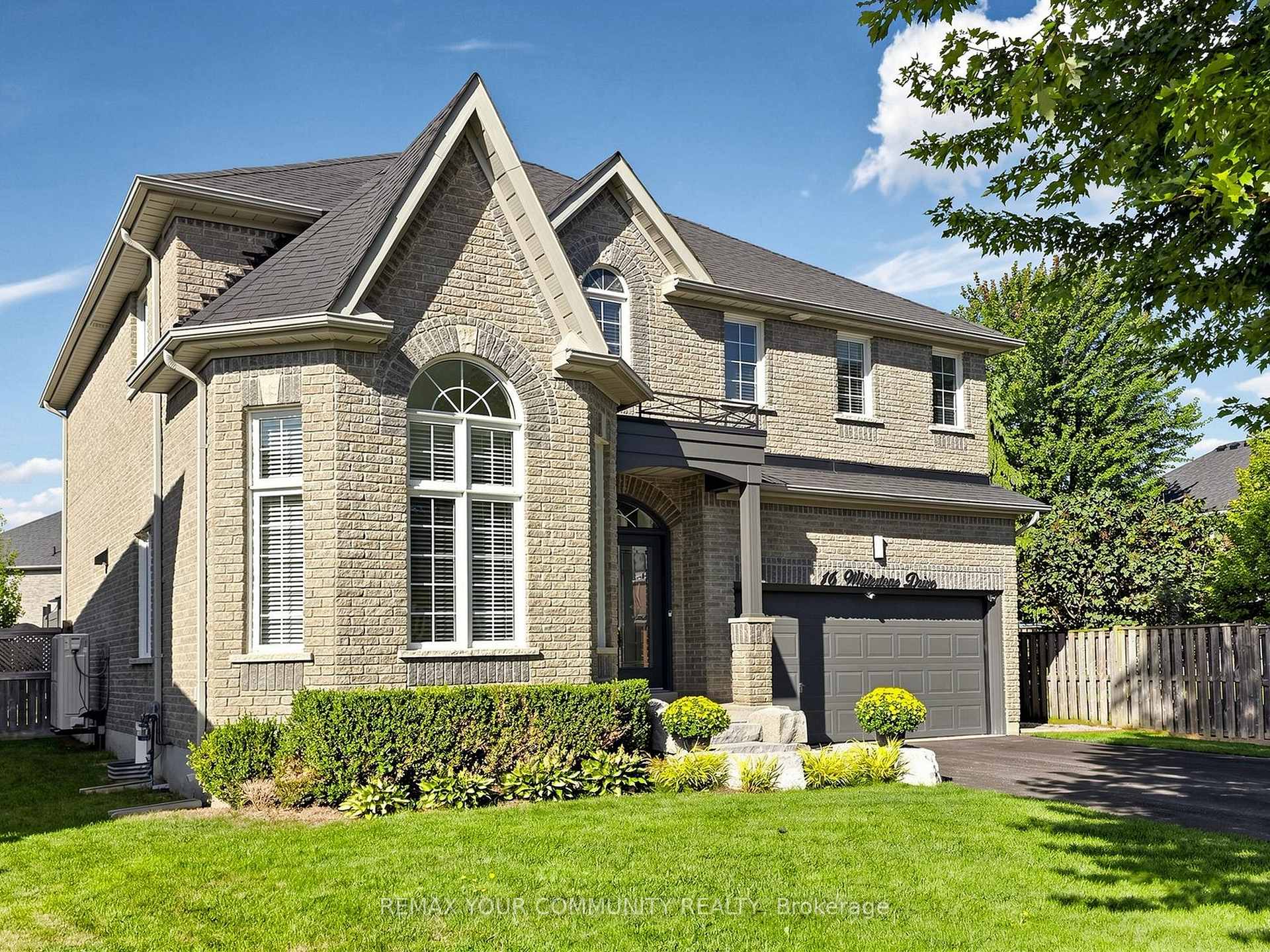 Photo 3 of 16 Whitestone Drive, Georgina, Keswick North — HOMEH