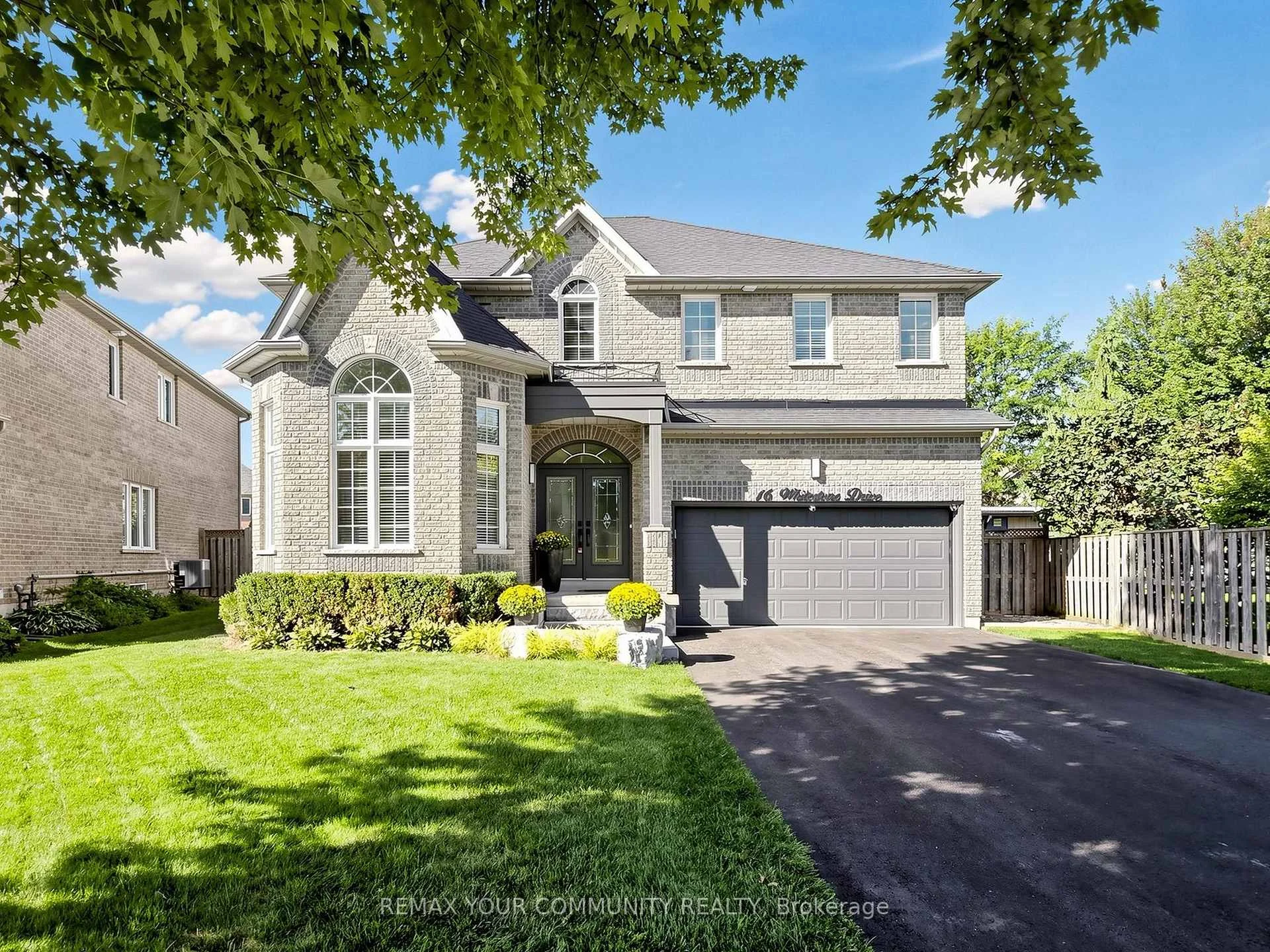 Photo 4 of 16 Whitestone Drive, Georgina, Keswick North — HOMEH