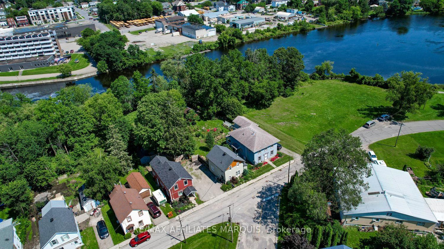 Photo 2 of 20 River Street, Smiths Falls, Smiths Falls — HOMEH