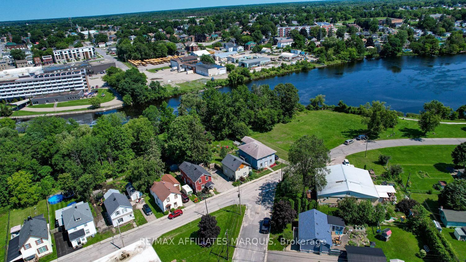 Photo 3 of 20 River Street, Smiths Falls, Smiths Falls — HOMEH