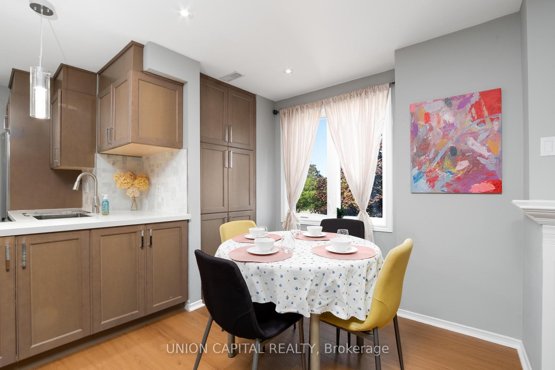 Photo 8 of Unit 1002, 75 Weldrick Road E, Richmond Hill, Observatory — HOMEH