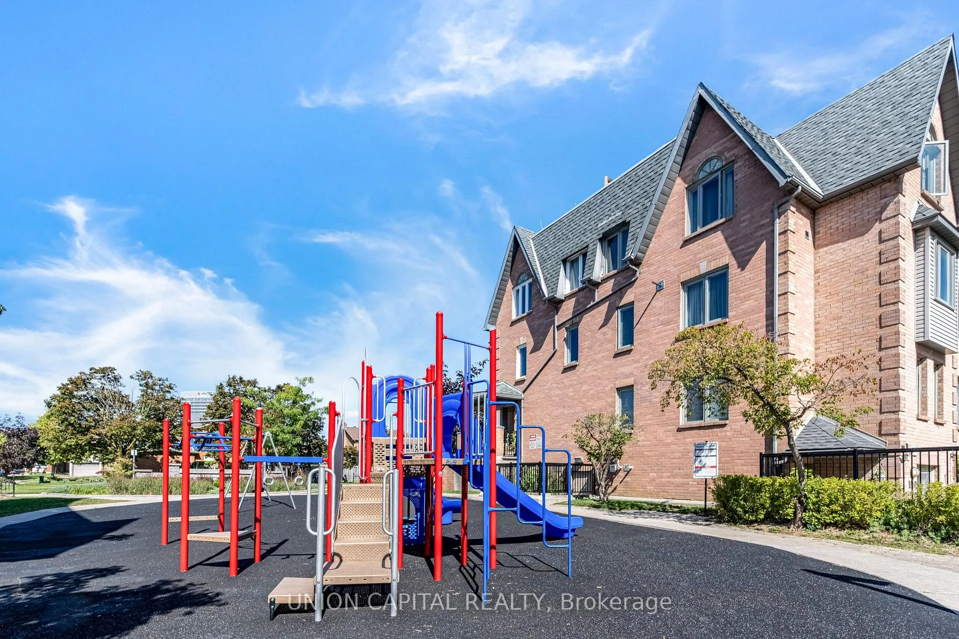Photo 3 of Unit 1002, 75 Weldrick Road E, Richmond Hill, Observatory — HOMEH