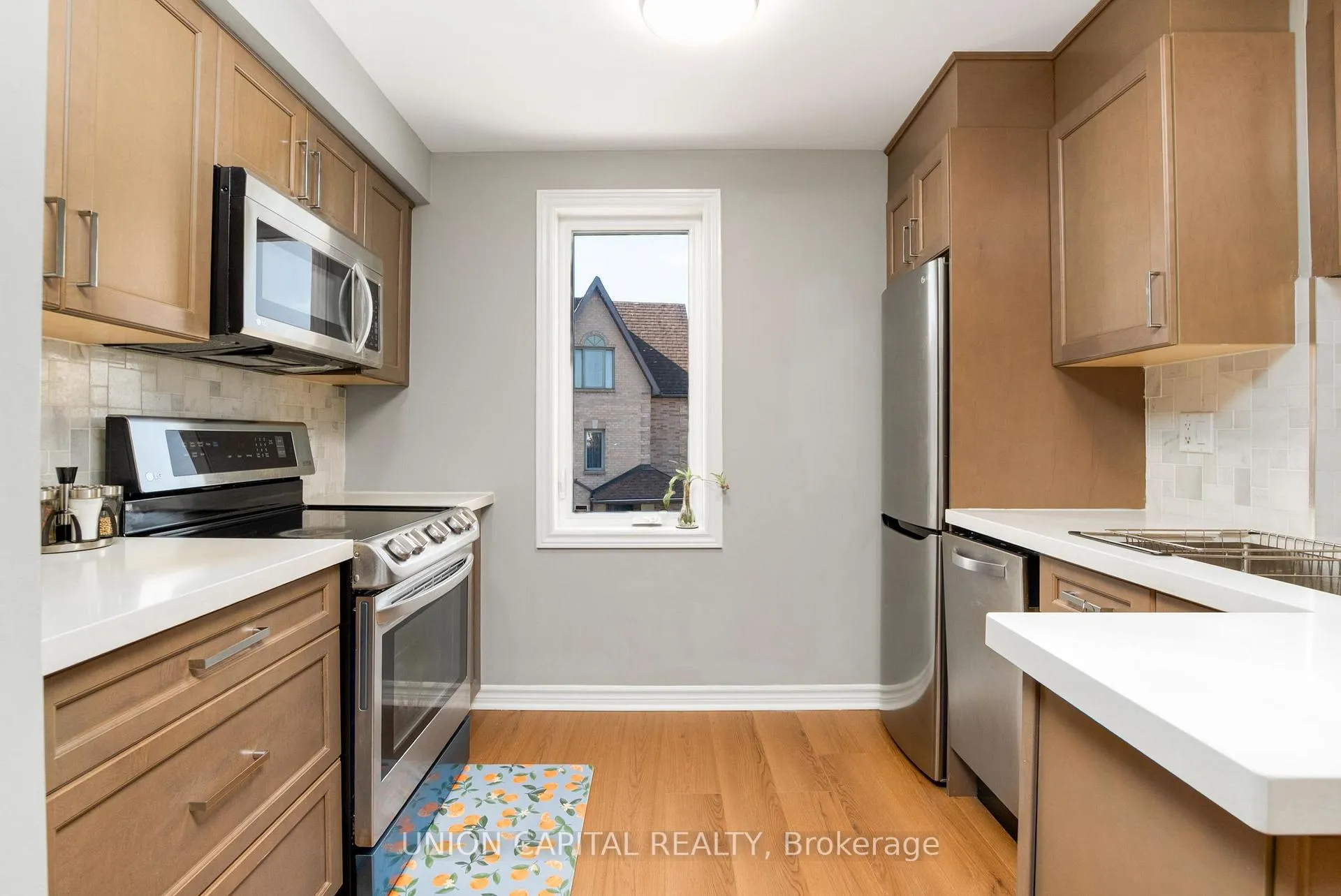 Photo 5 of Unit 1002, 75 Weldrick Road E, Richmond Hill, Observatory — HOMEH
