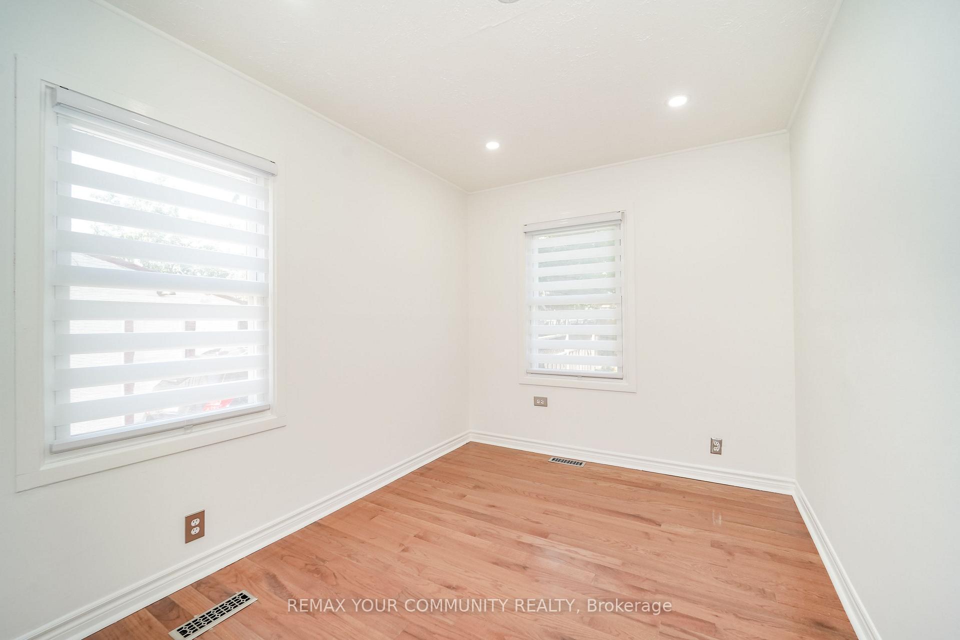 Photo 14 of 102 Hearst Circle, Toronto, North York, Brookhaven-Amesbury — HOMEH