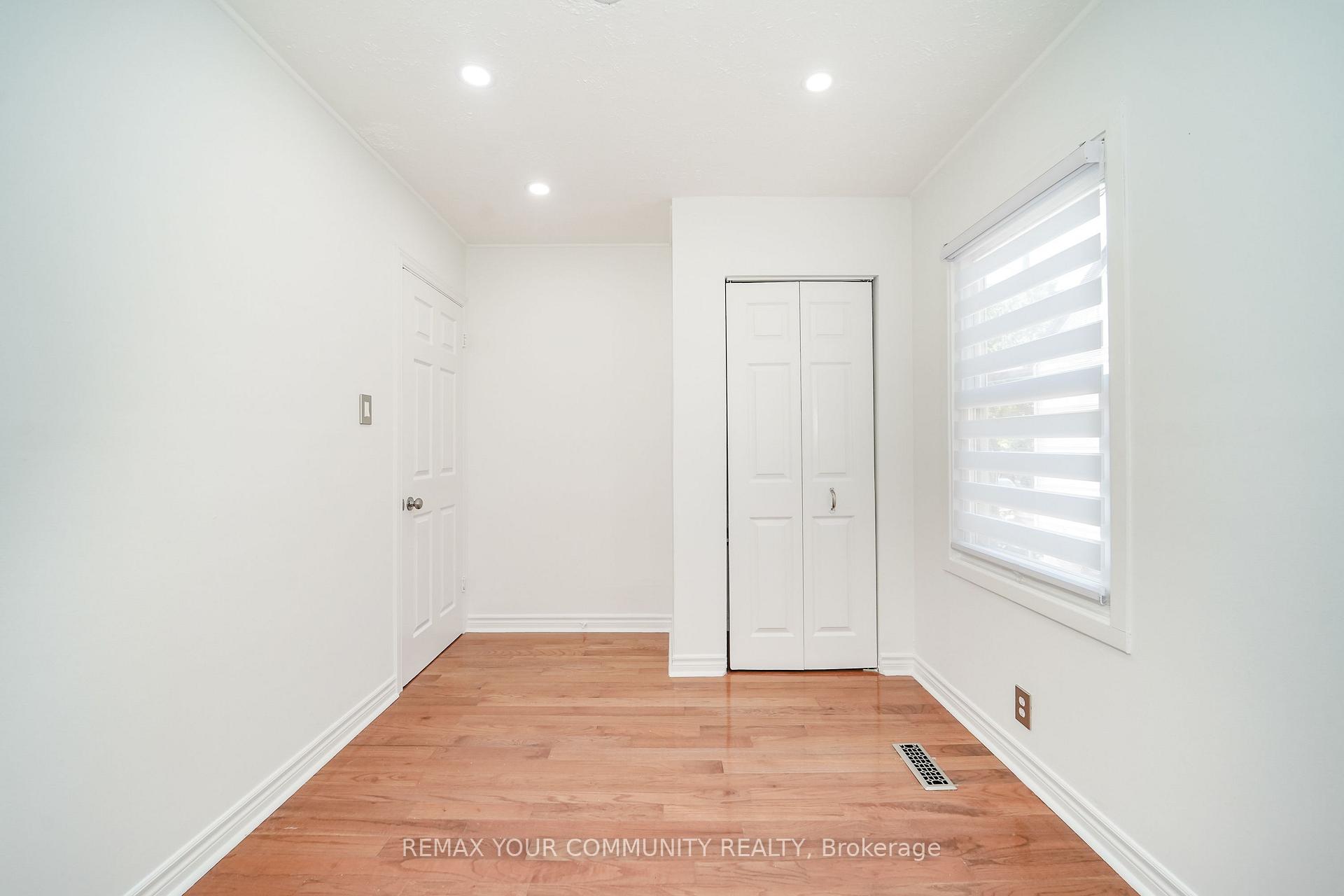 Photo 15 of 102 Hearst Circle, Toronto, North York, Brookhaven-Amesbury — HOMEH