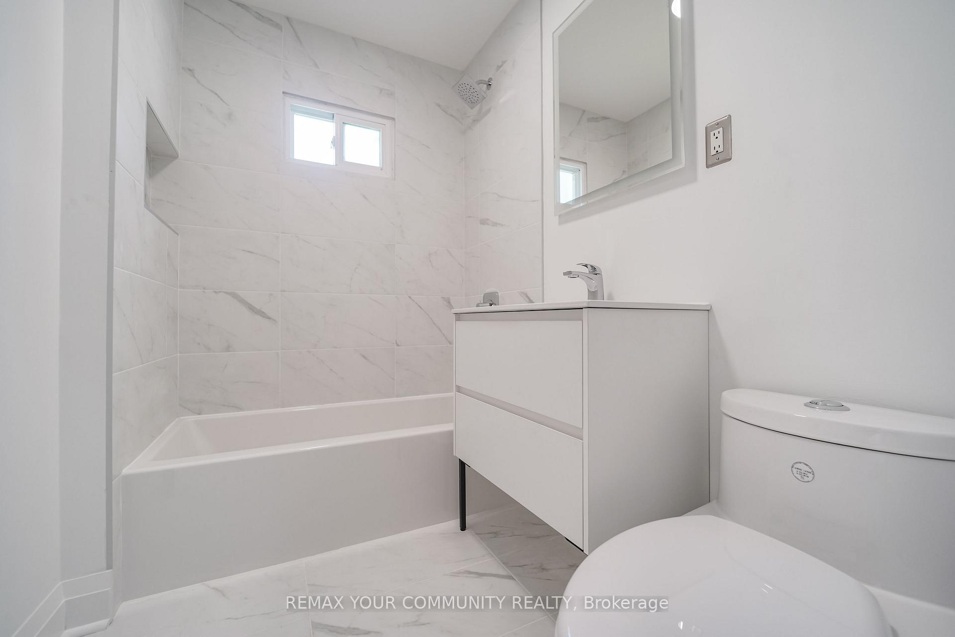 Photo 16 of 102 Hearst Circle, Toronto, North York, Brookhaven-Amesbury — HOMEH