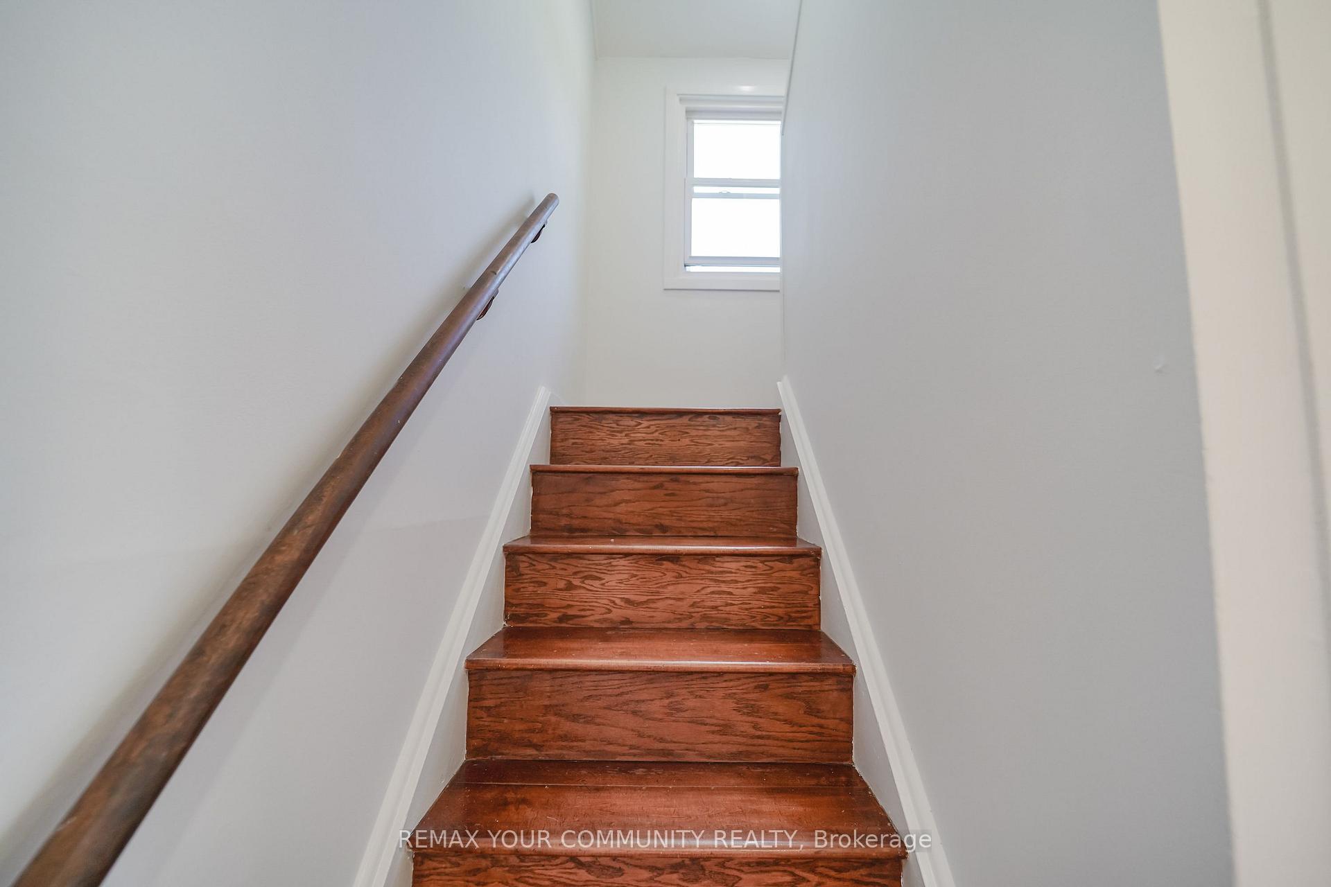 Photo 22 of 102 Hearst Circle, Toronto, North York, Brookhaven-Amesbury — HOMEH