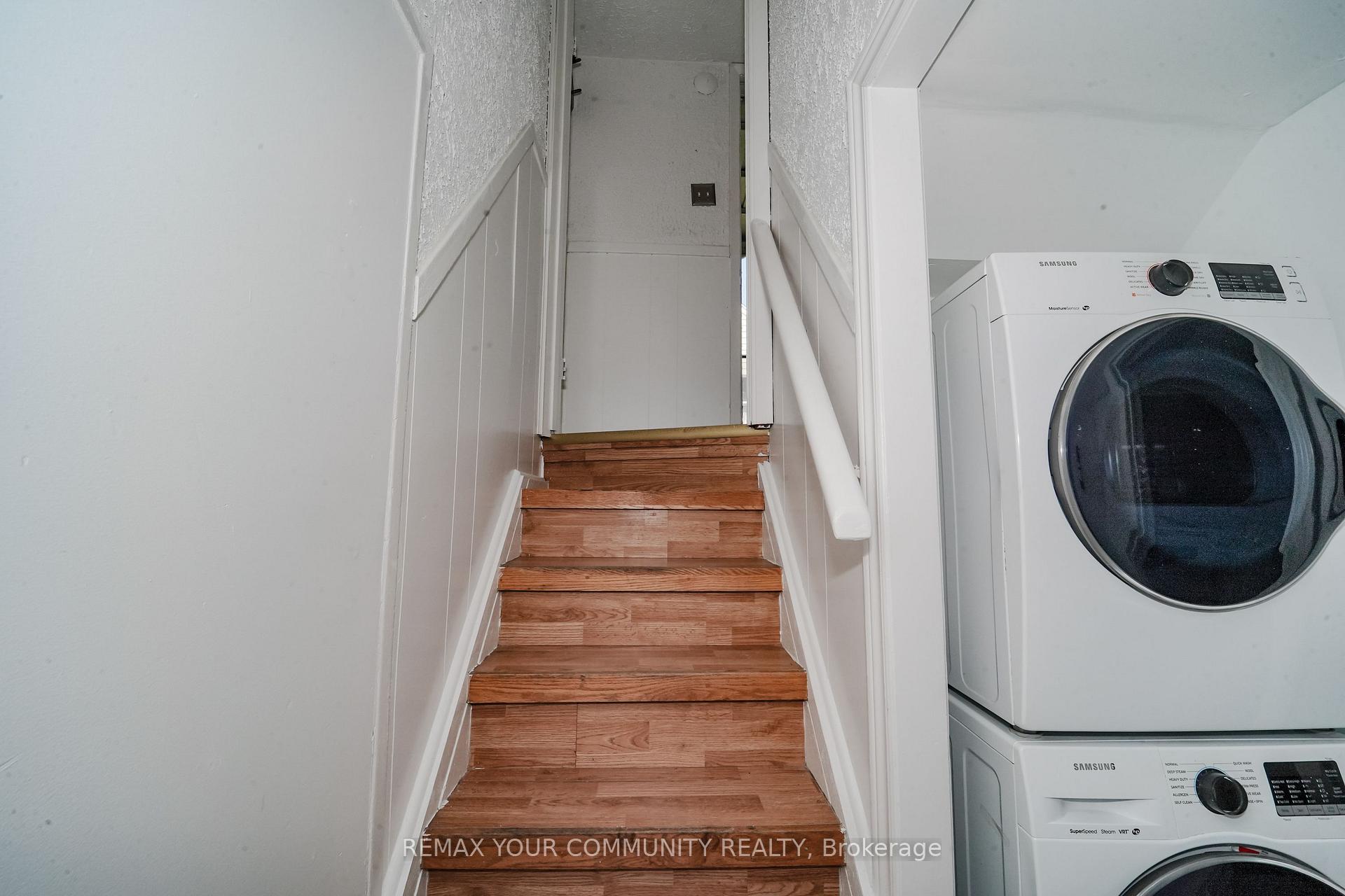 Photo 25 of 102 Hearst Circle, Toronto, North York, Brookhaven-Amesbury — HOMEH