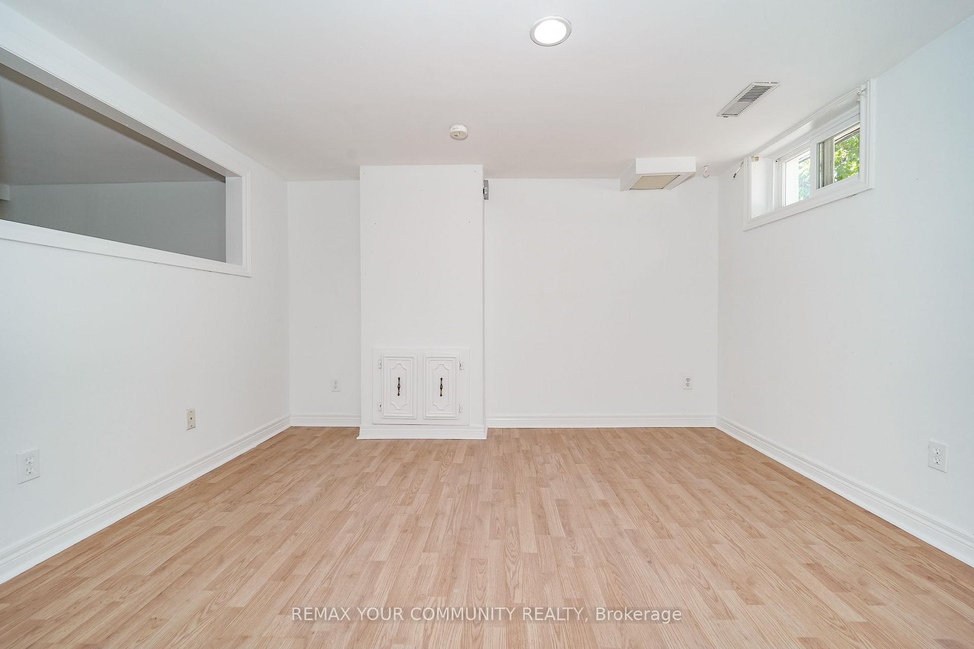 Photo 29 of 102 Hearst Circle, Toronto, North York, Brookhaven-Amesbury — HOMEH