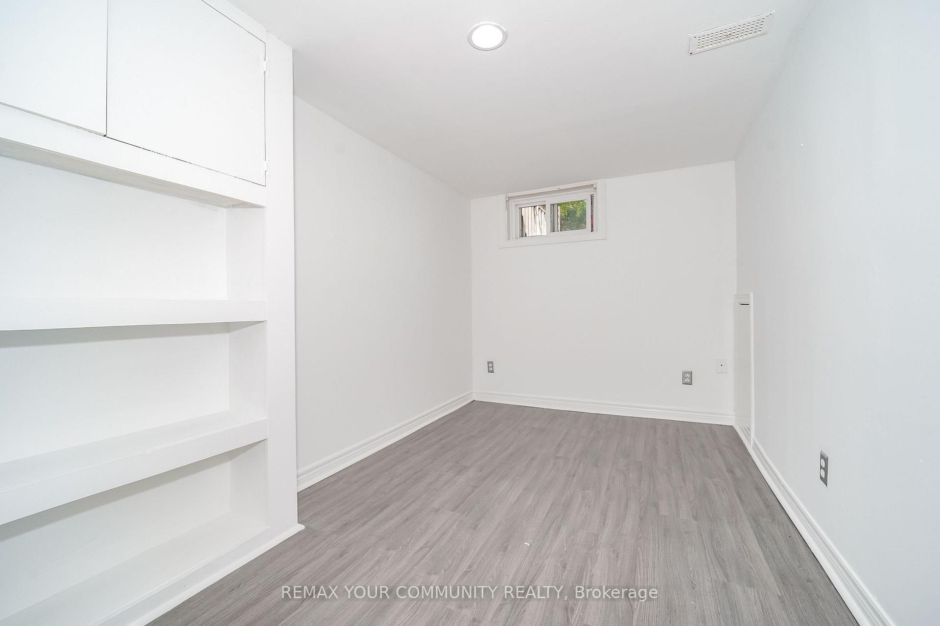 Photo 30 of 102 Hearst Circle, Toronto, North York, Brookhaven-Amesbury — HOMEH