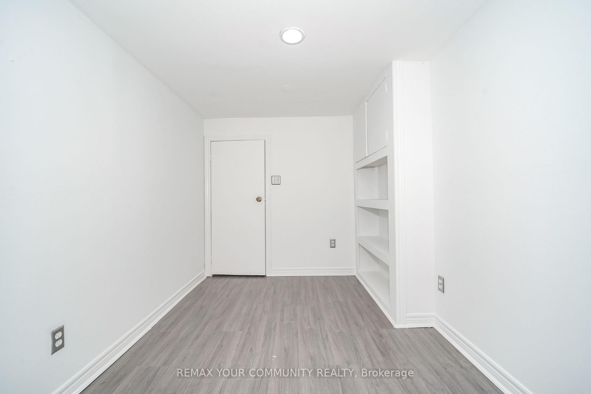 Photo 34 of 102 Hearst Circle, Toronto, North York, Brookhaven-Amesbury — HOMEH