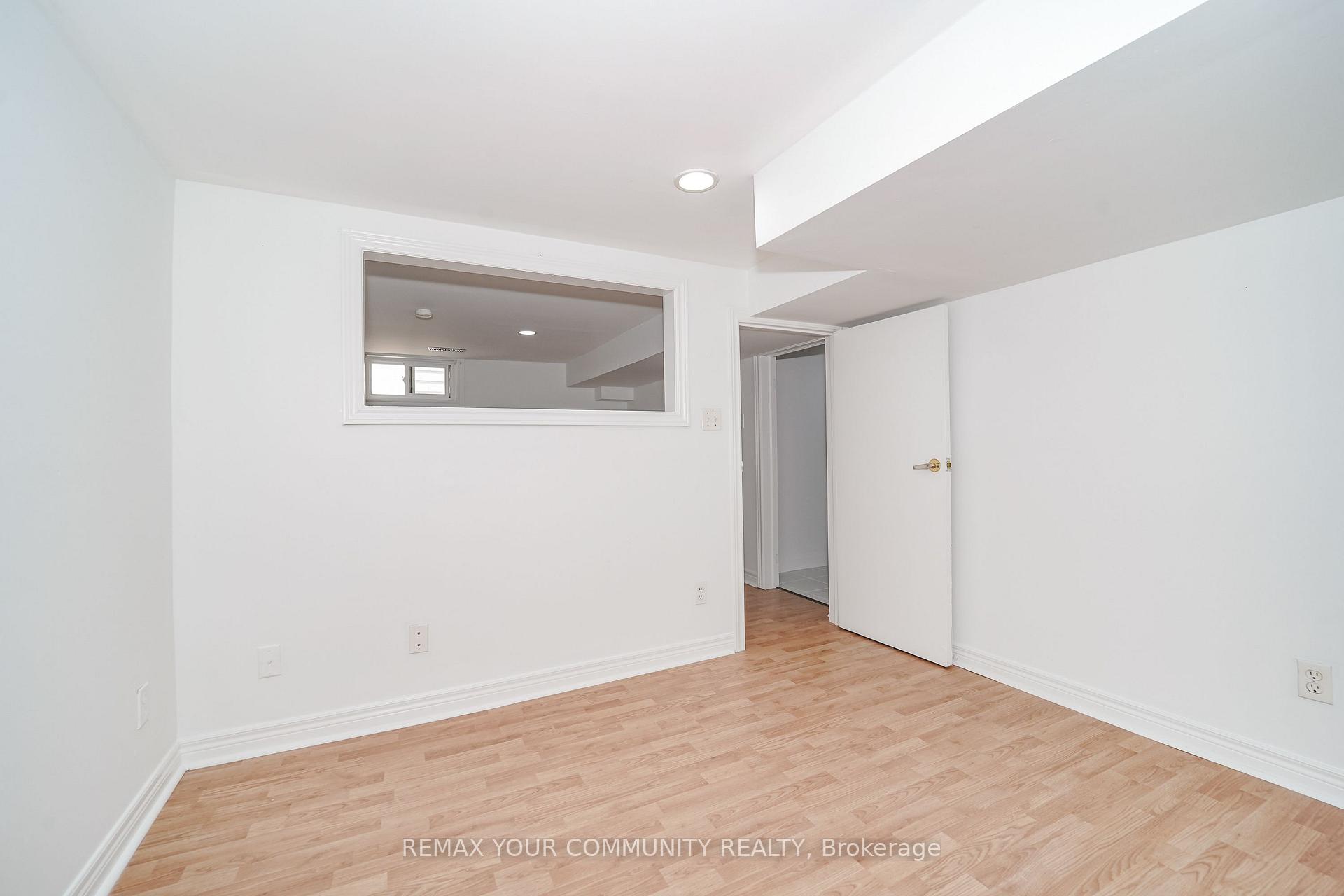 Photo 31 of 102 Hearst Circle, Toronto, North York, Brookhaven-Amesbury — HOMEH