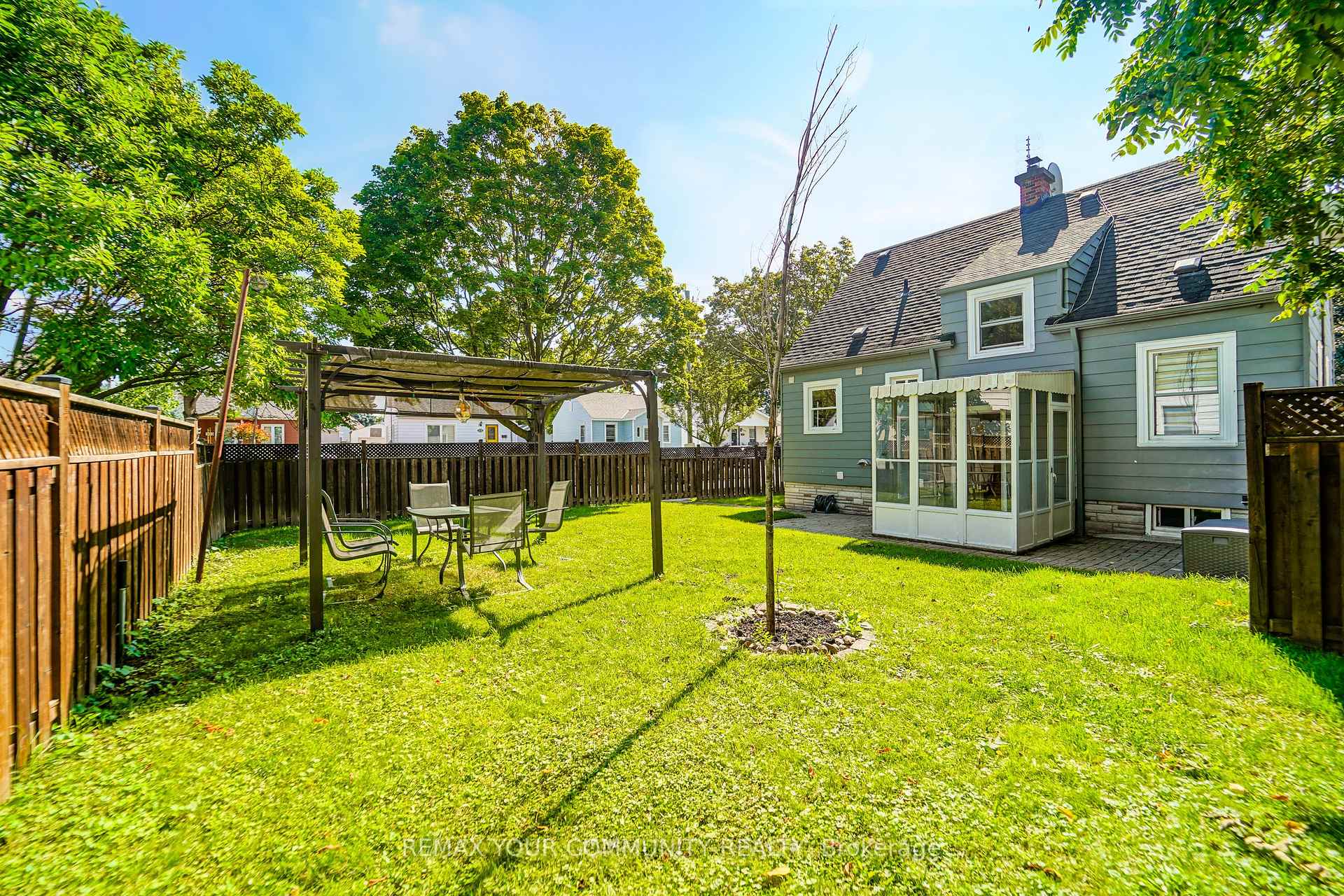 Photo 38 of 102 Hearst Circle, Toronto, North York, Brookhaven-Amesbury — HOMEH