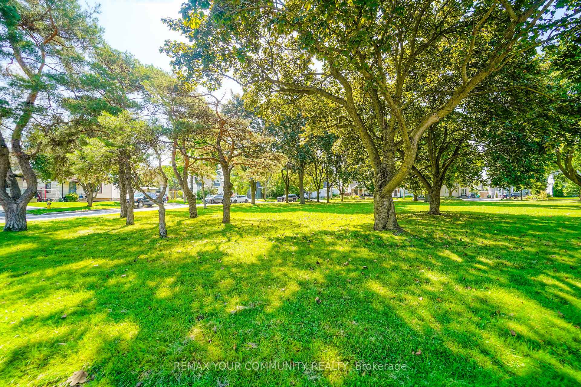 Photo 39 of 102 Hearst Circle, Toronto, North York, Brookhaven-Amesbury — HOMEH