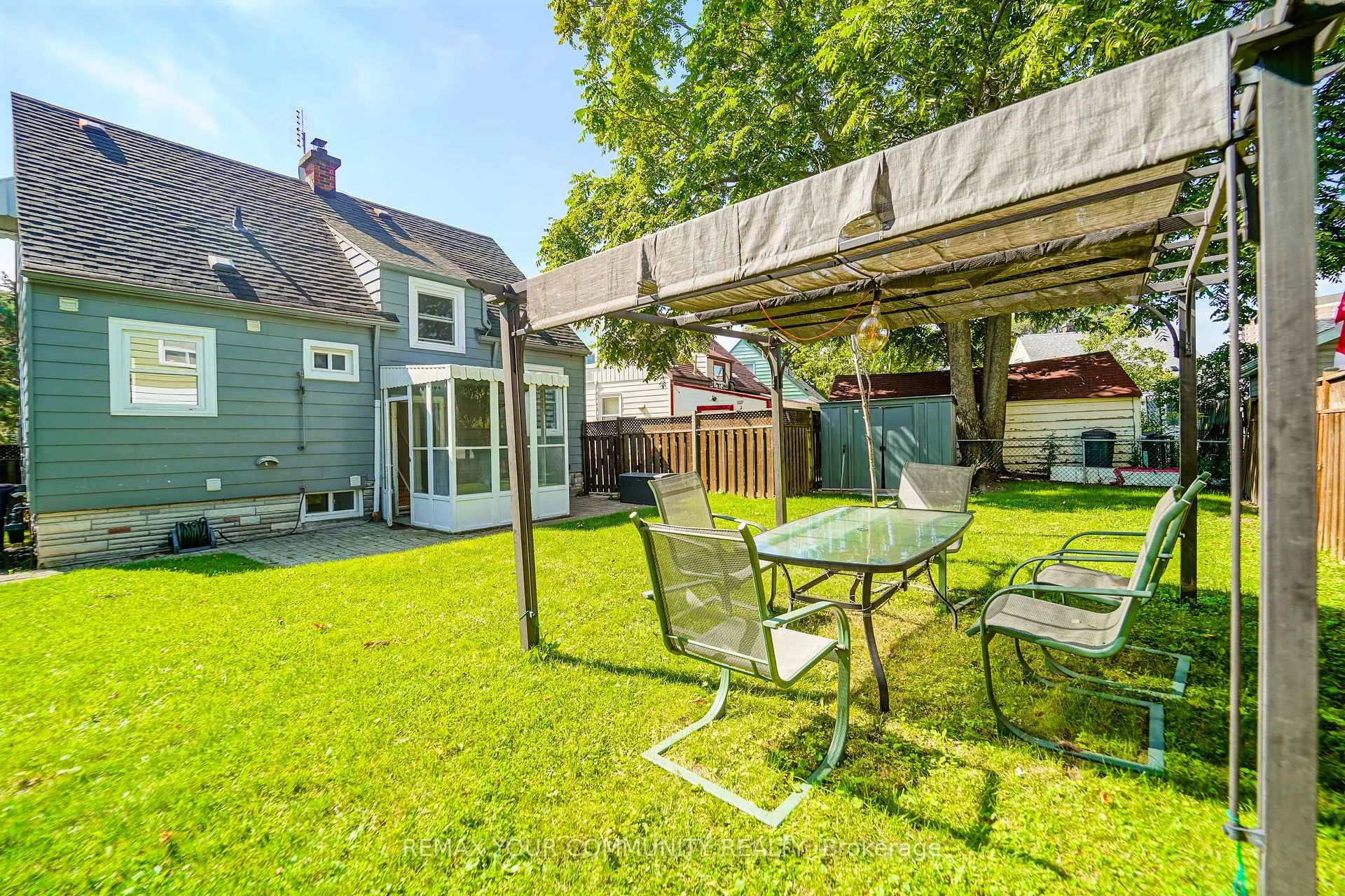 Photo 18 of 102 Hearst Circle, Toronto, North York, Brookhaven-Amesbury — HOMEH