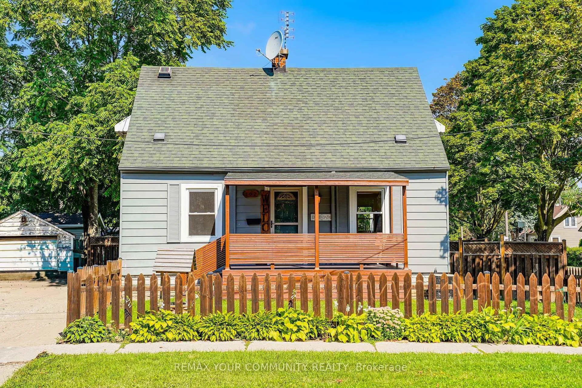 Photo 21 of 102 Hearst Circle, Toronto, North York, Brookhaven-Amesbury — HOMEH