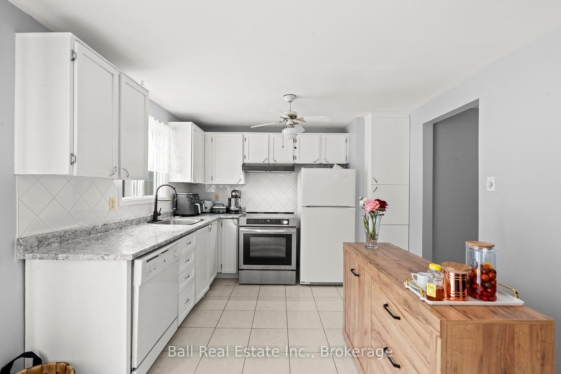 Photo 6 of 2048 Walker Avenue, Peterborough, Ashburnham Ward 4 — HOMEH