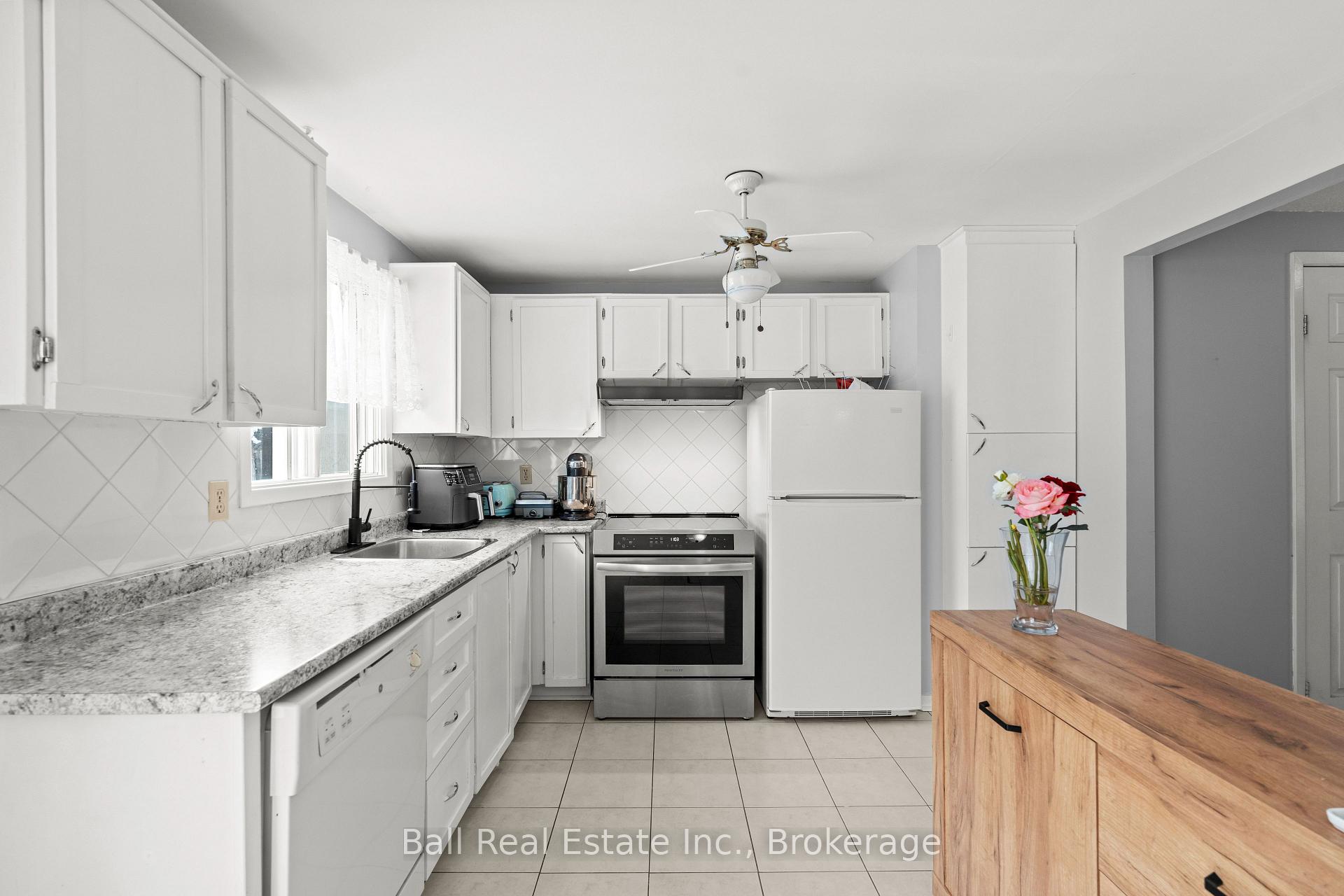 Photo 8 of 2048 Walker Avenue, Peterborough, Ashburnham Ward 4 — HOMEH