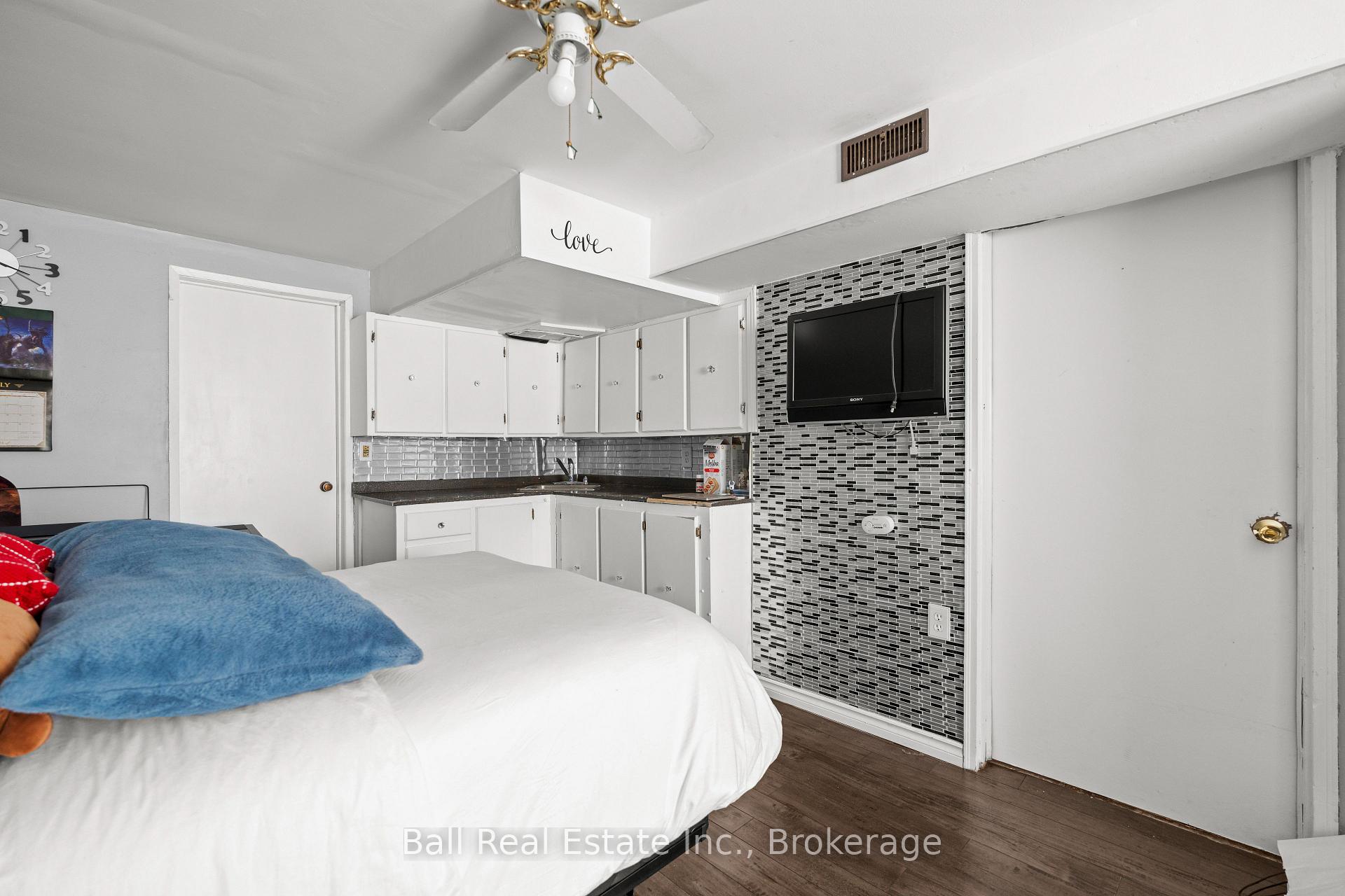 Photo 31 of 2048 Walker Avenue, Peterborough, Ashburnham Ward 4 — HOMEH