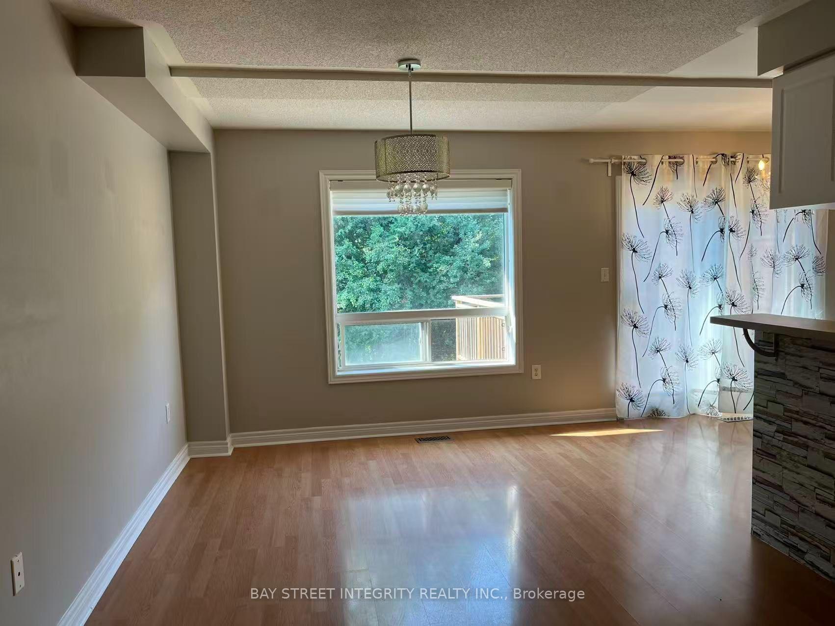 Photo 3 of 355 Ravineview Way, Oakville, Wedgewood Creek — HOMEH