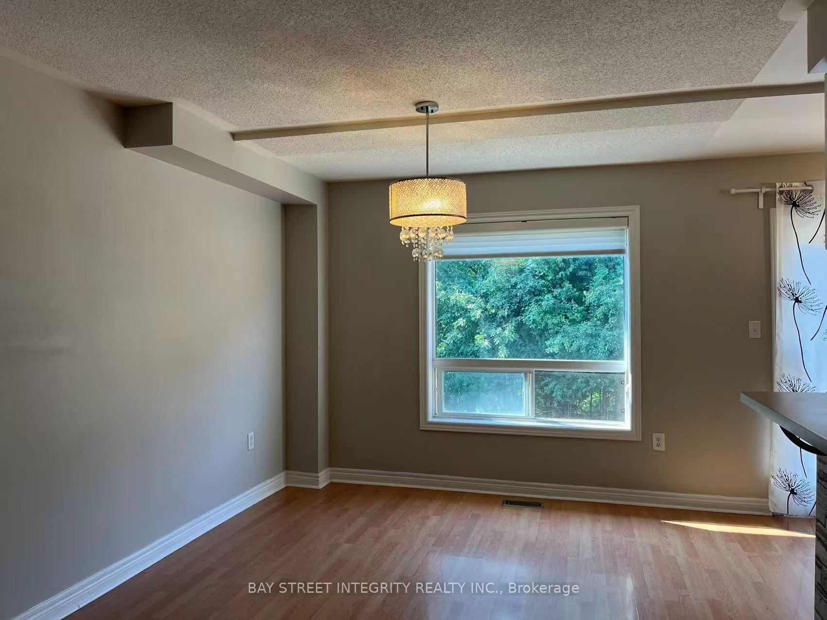 Photo 4 of 355 Ravineview Way, Oakville, Wedgewood Creek — HOMEH