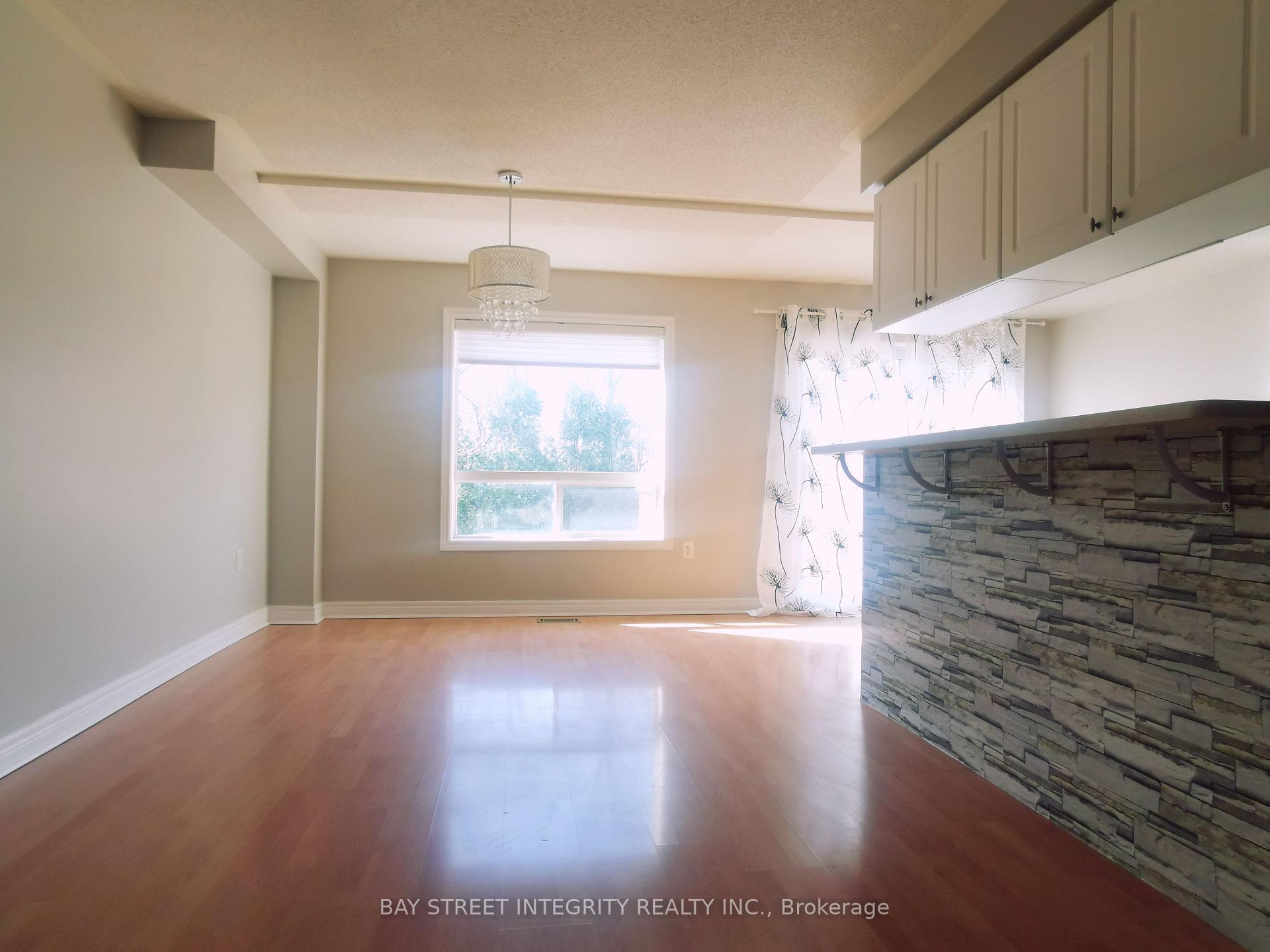 Photo 5 of 355 Ravineview Way, Oakville, Wedgewood Creek — HOMEH