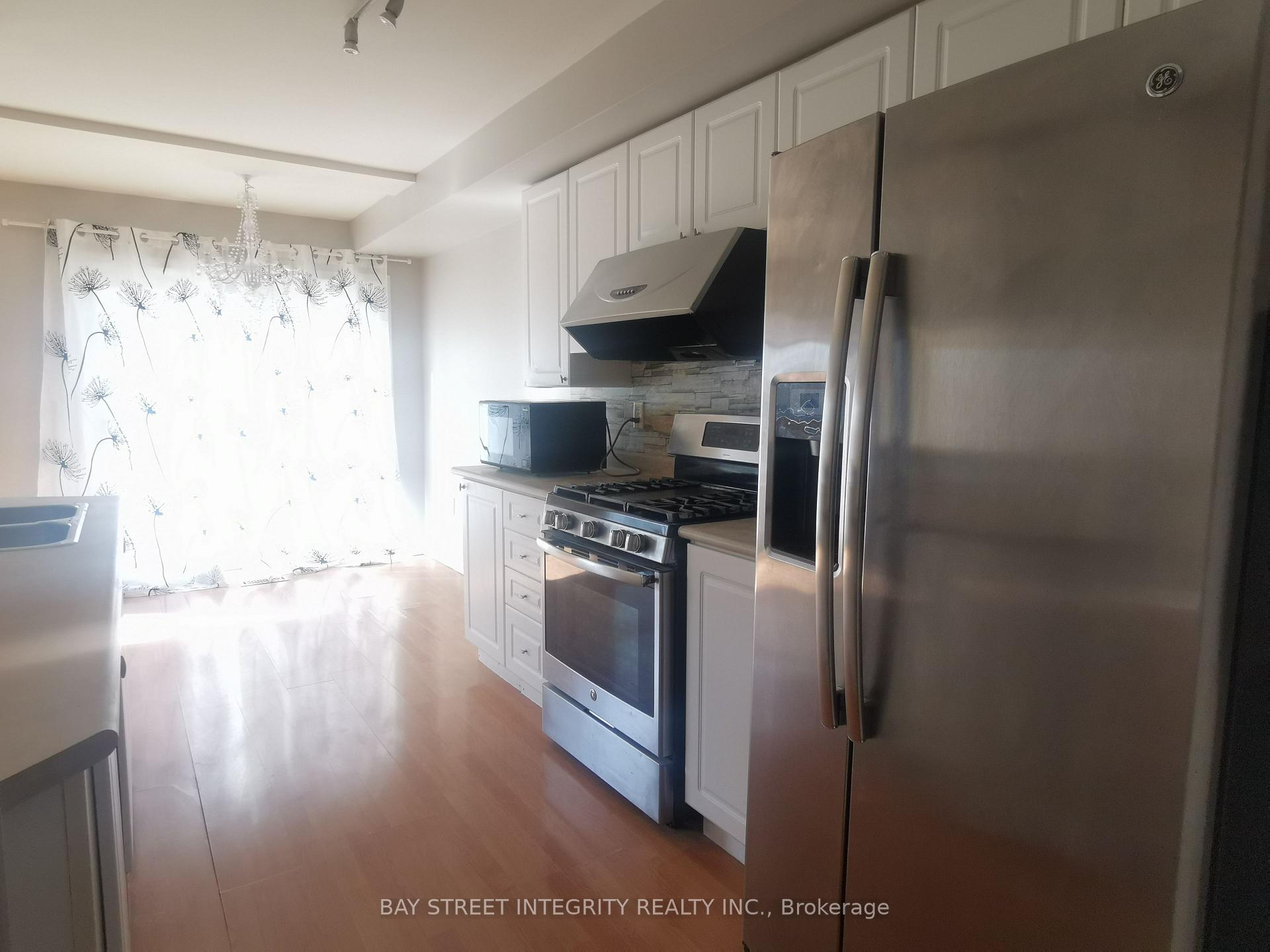 Photo 8 of 355 Ravineview Way, Oakville, Wedgewood Creek — HOMEH