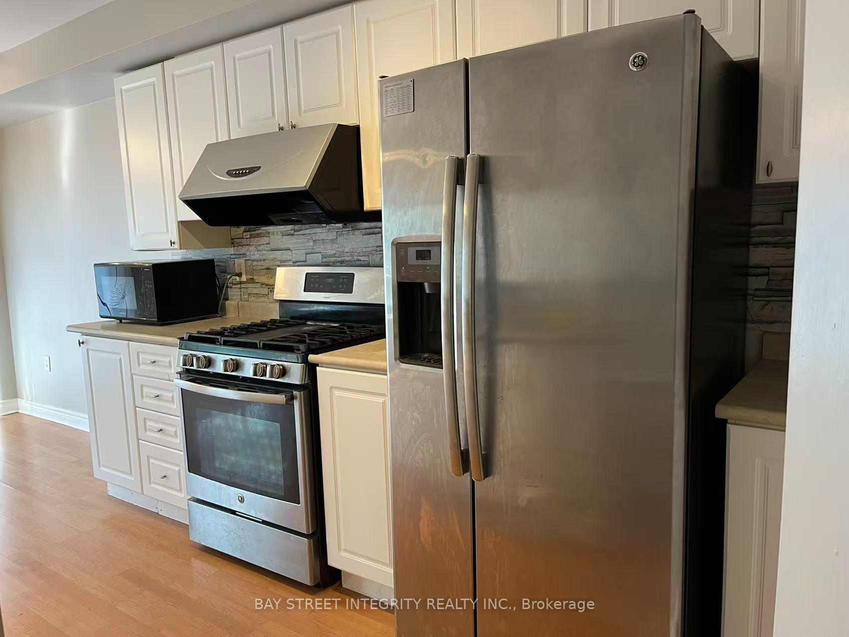 Photo 9 of 355 Ravineview Way, Oakville, Wedgewood Creek — HOMEH