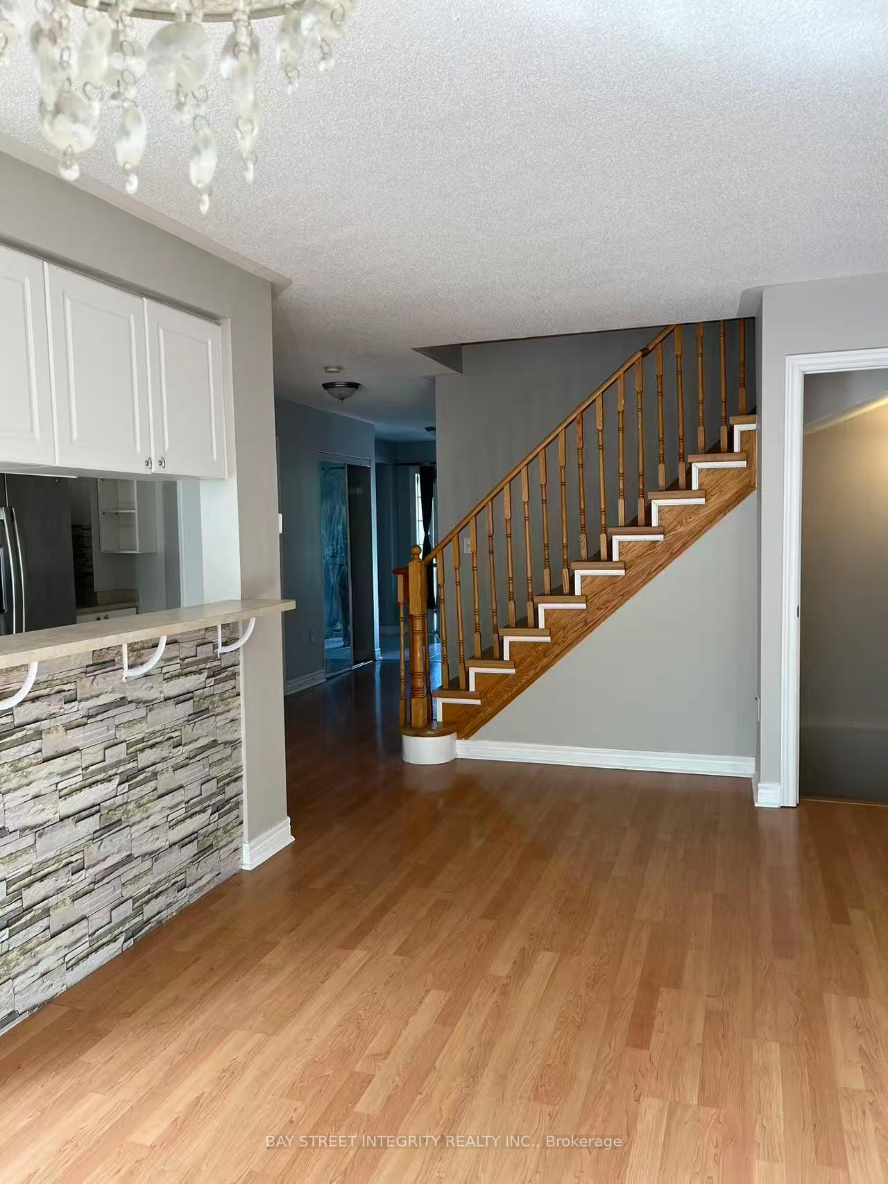 Photo 11 of 355 Ravineview Way, Oakville, Wedgewood Creek — HOMEH