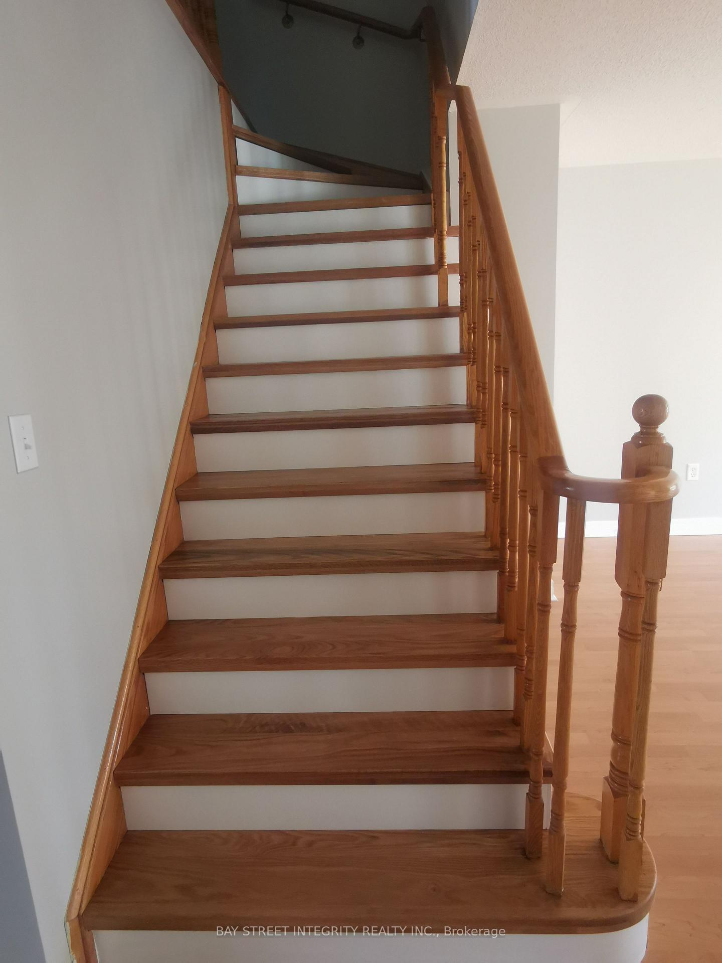 Photo 13 of 355 Ravineview Way, Oakville, Wedgewood Creek — HOMEH