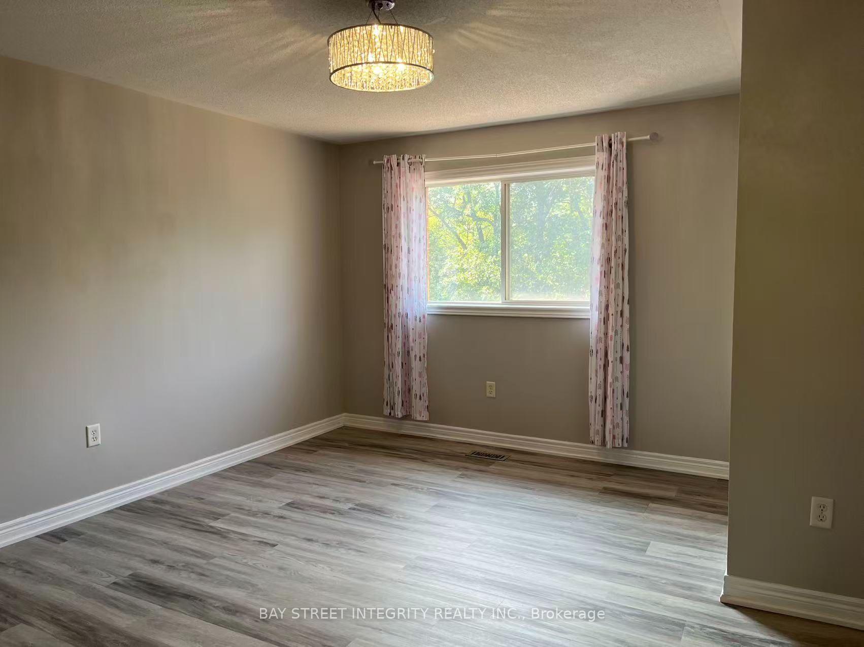 Photo 14 of 355 Ravineview Way, Oakville, Wedgewood Creek — HOMEH