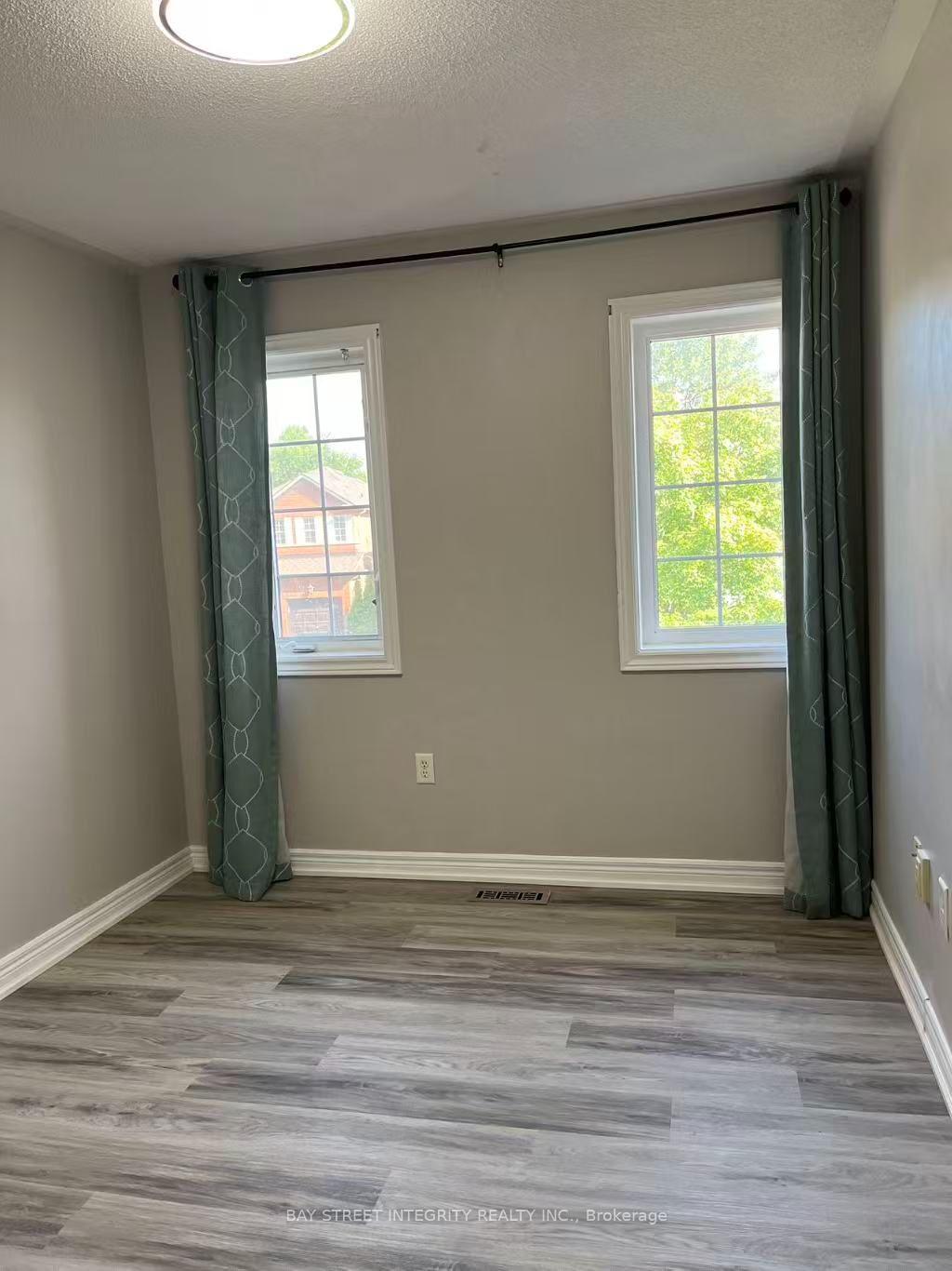 Photo 15 of 355 Ravineview Way, Oakville, Wedgewood Creek — HOMEH