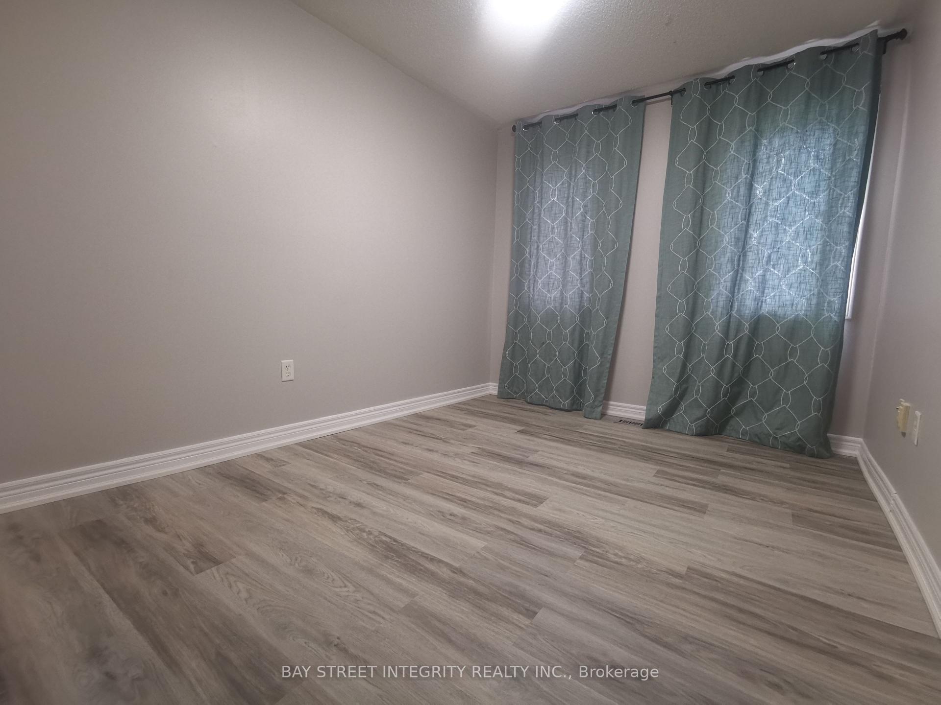 Photo 16 of 355 Ravineview Way, Oakville, Wedgewood Creek — HOMEH
