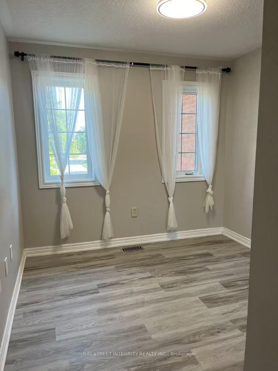 Photo 17 of 355 Ravineview Way, Oakville, Wedgewood Creek — HOMEH