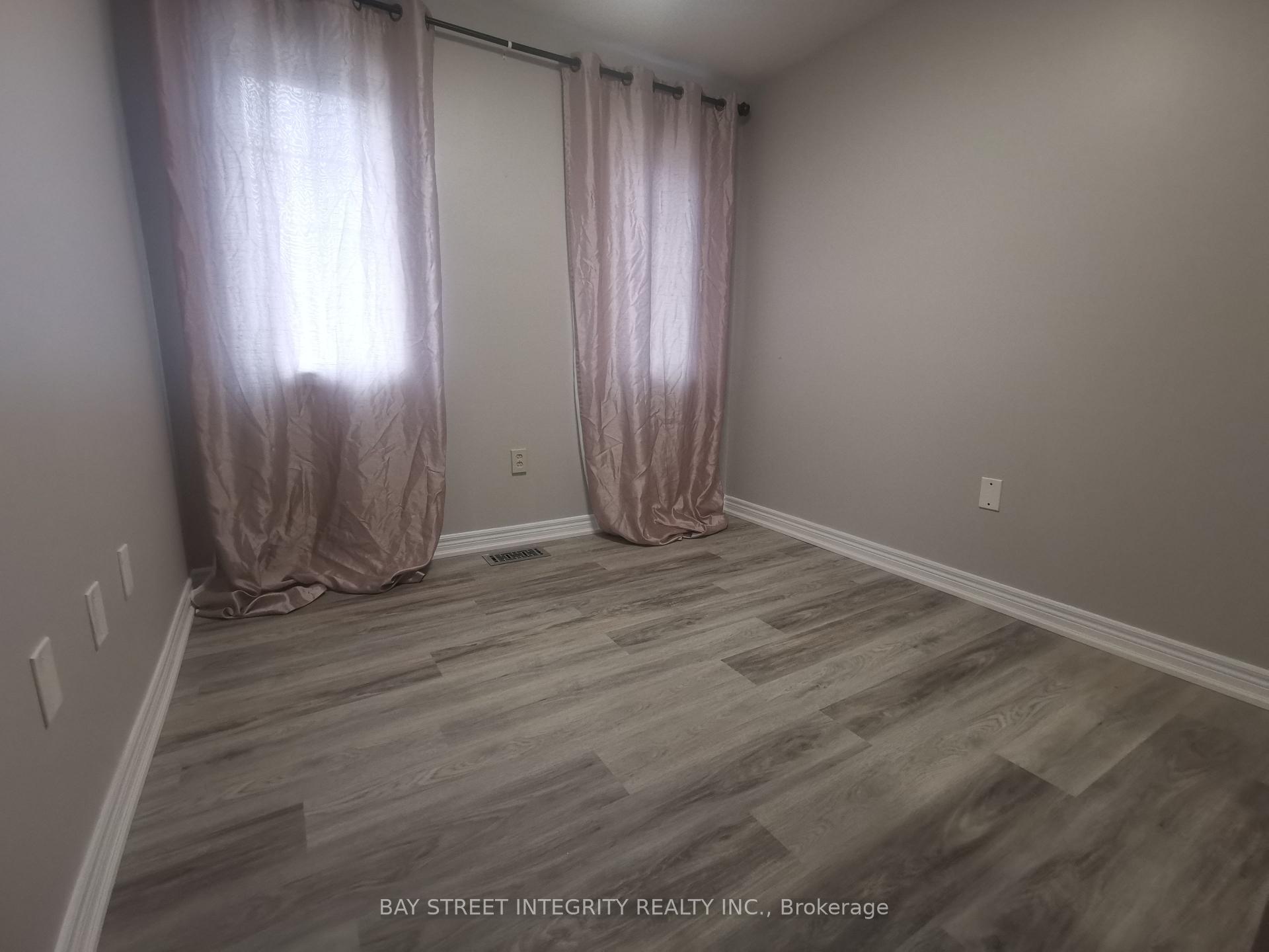 Photo 18 of 355 Ravineview Way, Oakville, Wedgewood Creek — HOMEH