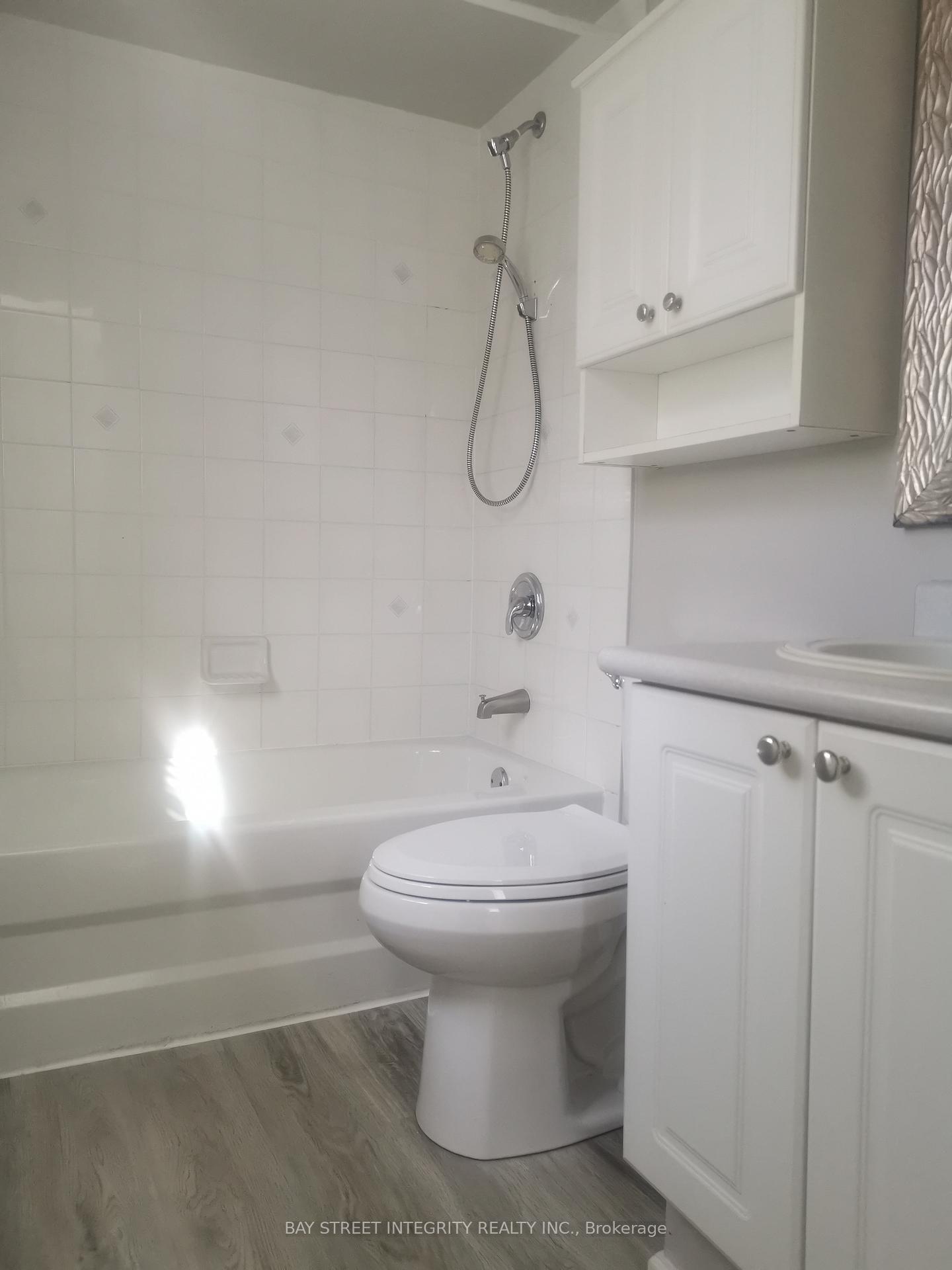 Photo 20 of 355 Ravineview Way, Oakville, Wedgewood Creek — HOMEH