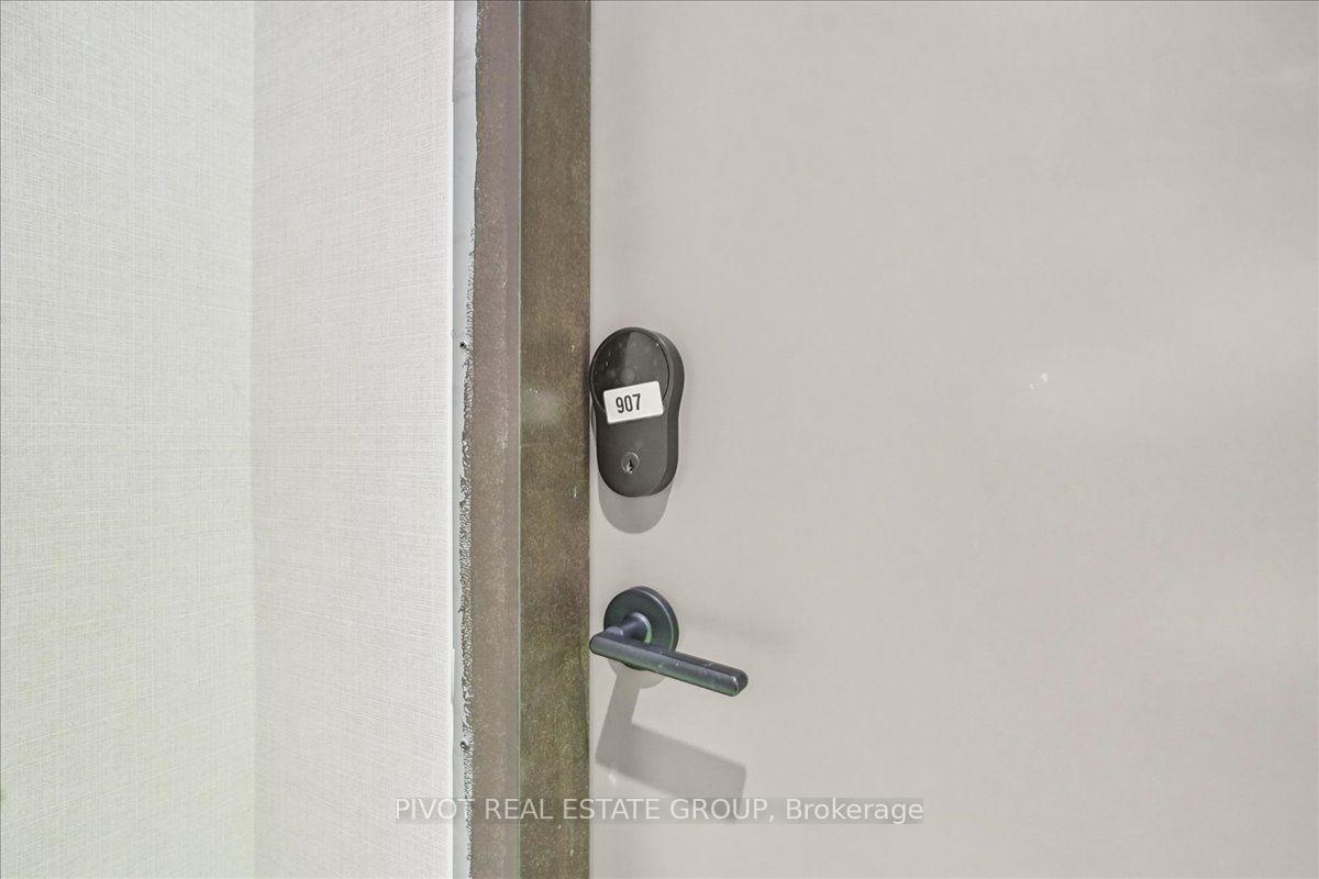 Photo 6 of Unit 907, 4015 The Exchange, Mississauga, City Centre — HOMEH