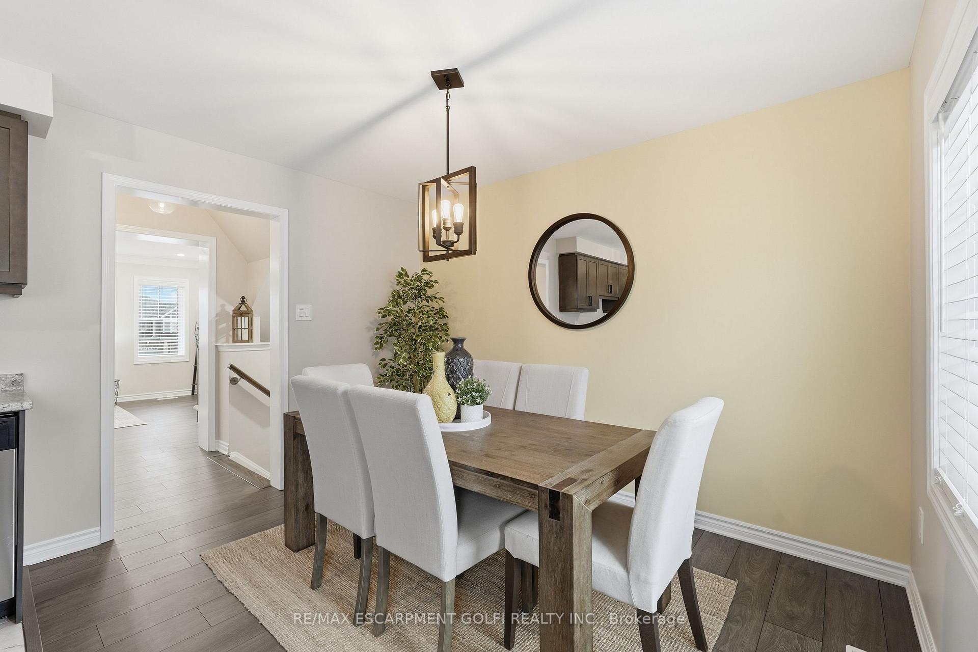Photo 9 of Unit 15, 230 Avonsyde Boulevard, Hamilton, Waterdown — HOMEH