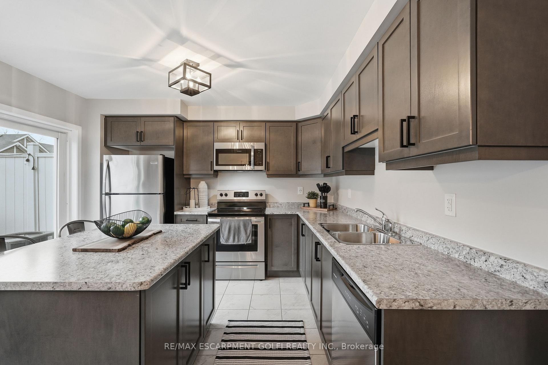 Photo 13 of Unit 15, 230 Avonsyde Boulevard, Hamilton, Waterdown — HOMEH