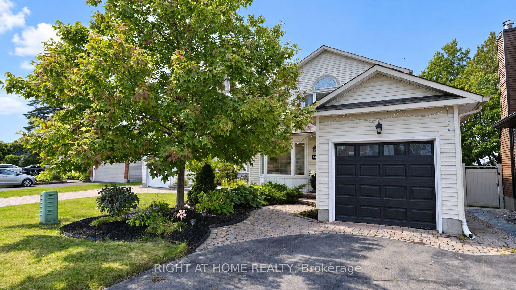 Photo of 672 Farmbrook Crescent