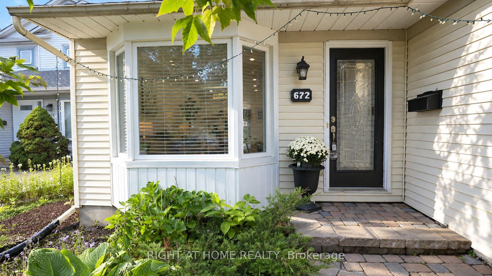 Photo 7 of 672 Farmbrook Crescent, Ottawa, Fallingbrook/Ridgemount — HOMEH