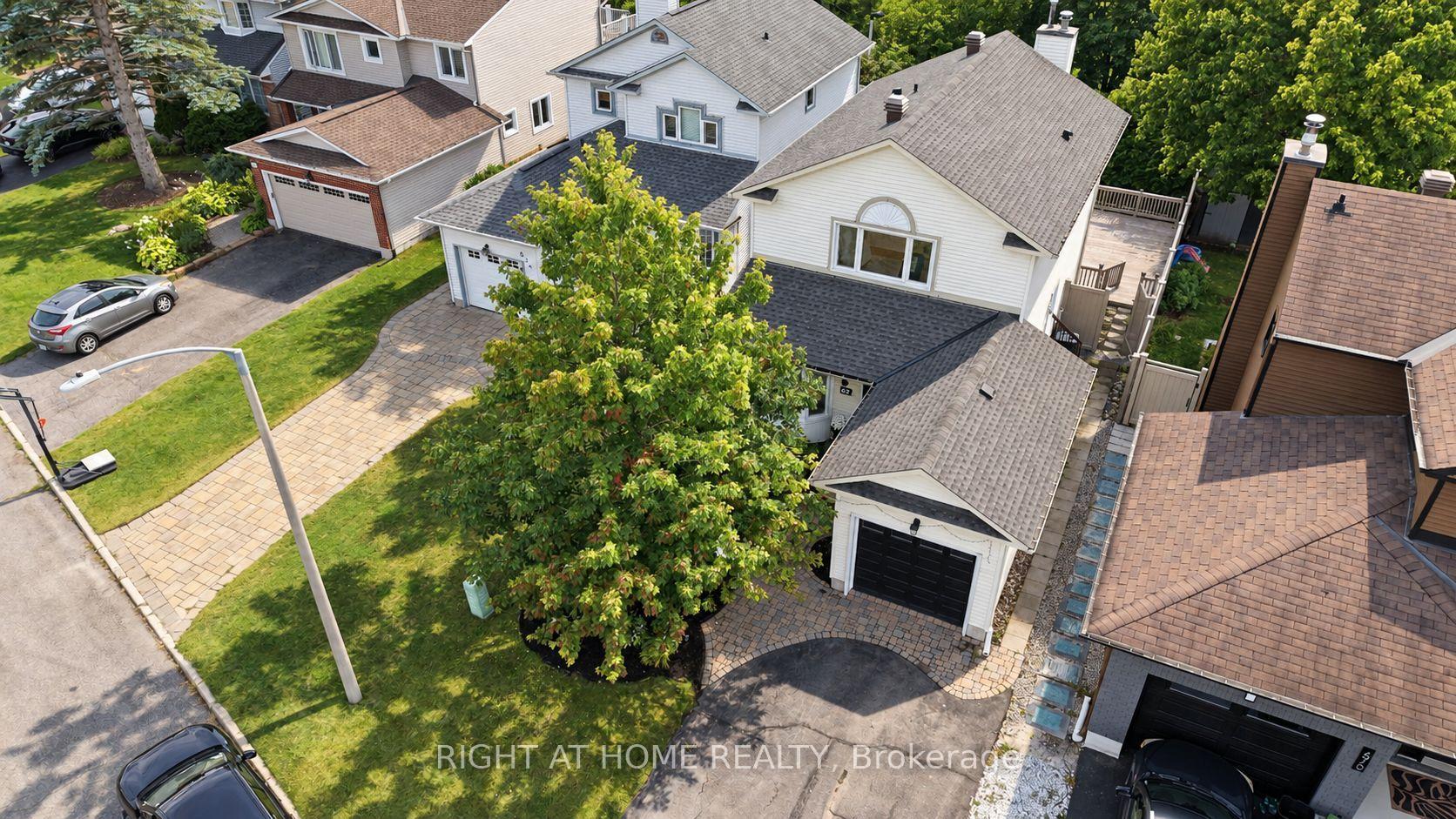 Photo 12 of 672 Farmbrook Crescent, Ottawa, Fallingbrook/Ridgemount — HOMEH