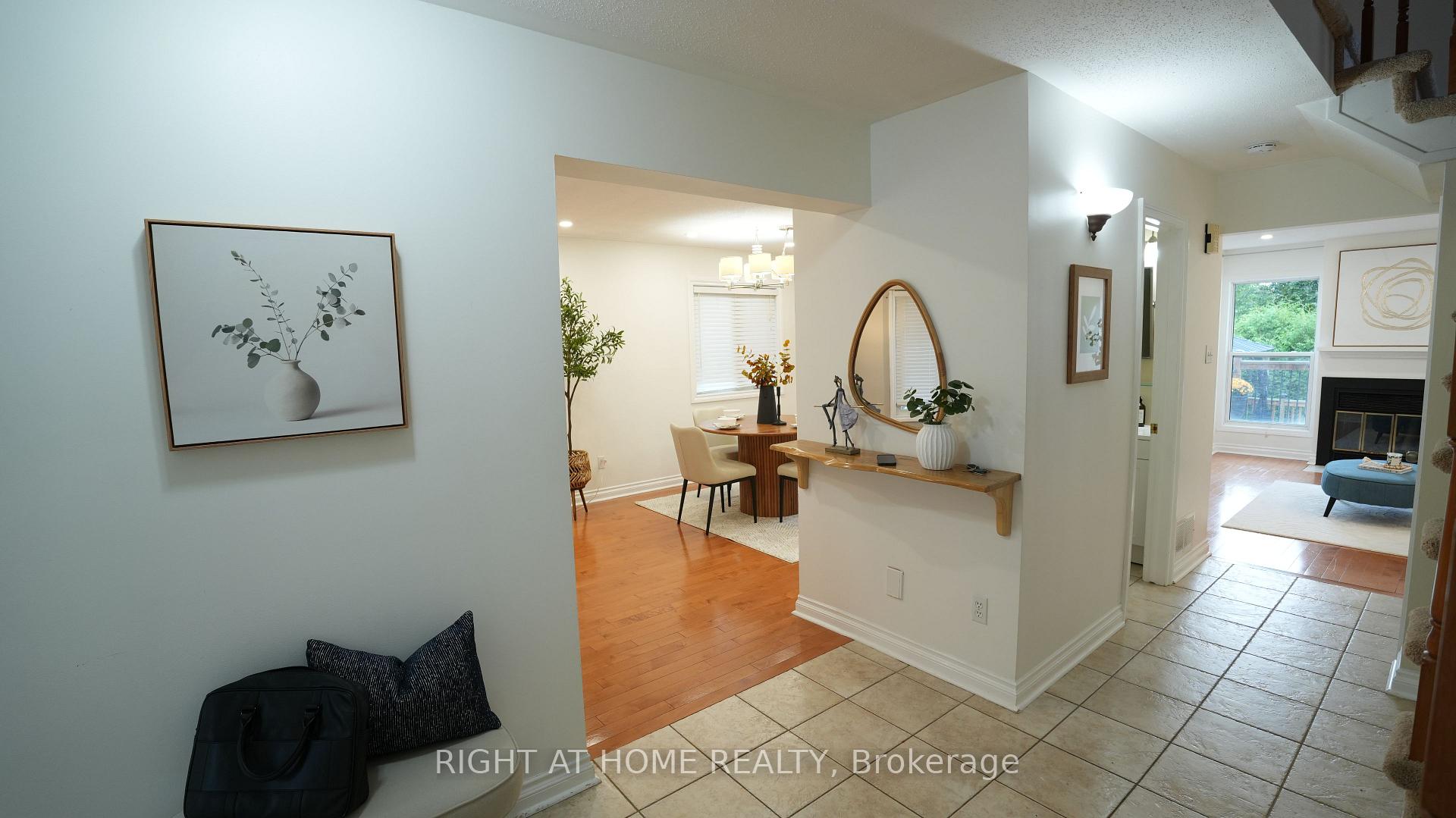 Photo 14 of 672 Farmbrook Crescent, Ottawa, Fallingbrook/Ridgemount — HOMEH