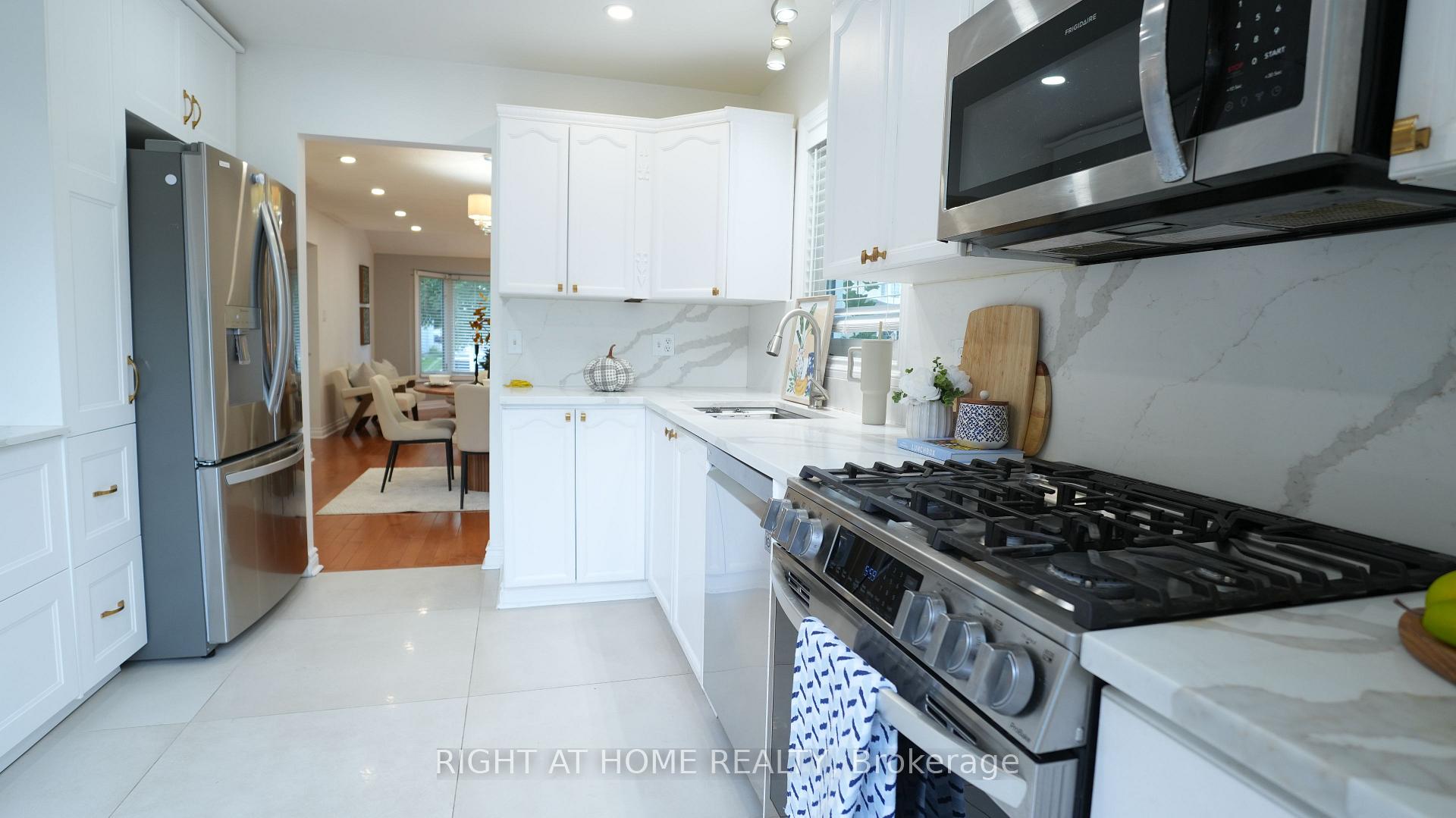 Photo 20 of 672 Farmbrook Crescent, Ottawa, Fallingbrook/Ridgemount — HOMEH