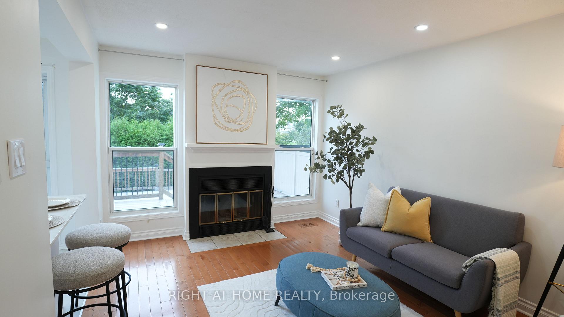 Photo 25 of 672 Farmbrook Crescent, Ottawa, Fallingbrook/Ridgemount — HOMEH