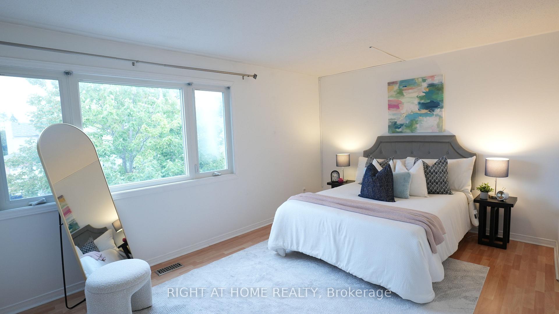 Photo 28 of 672 Farmbrook Crescent, Ottawa, Fallingbrook/Ridgemount — HOMEH