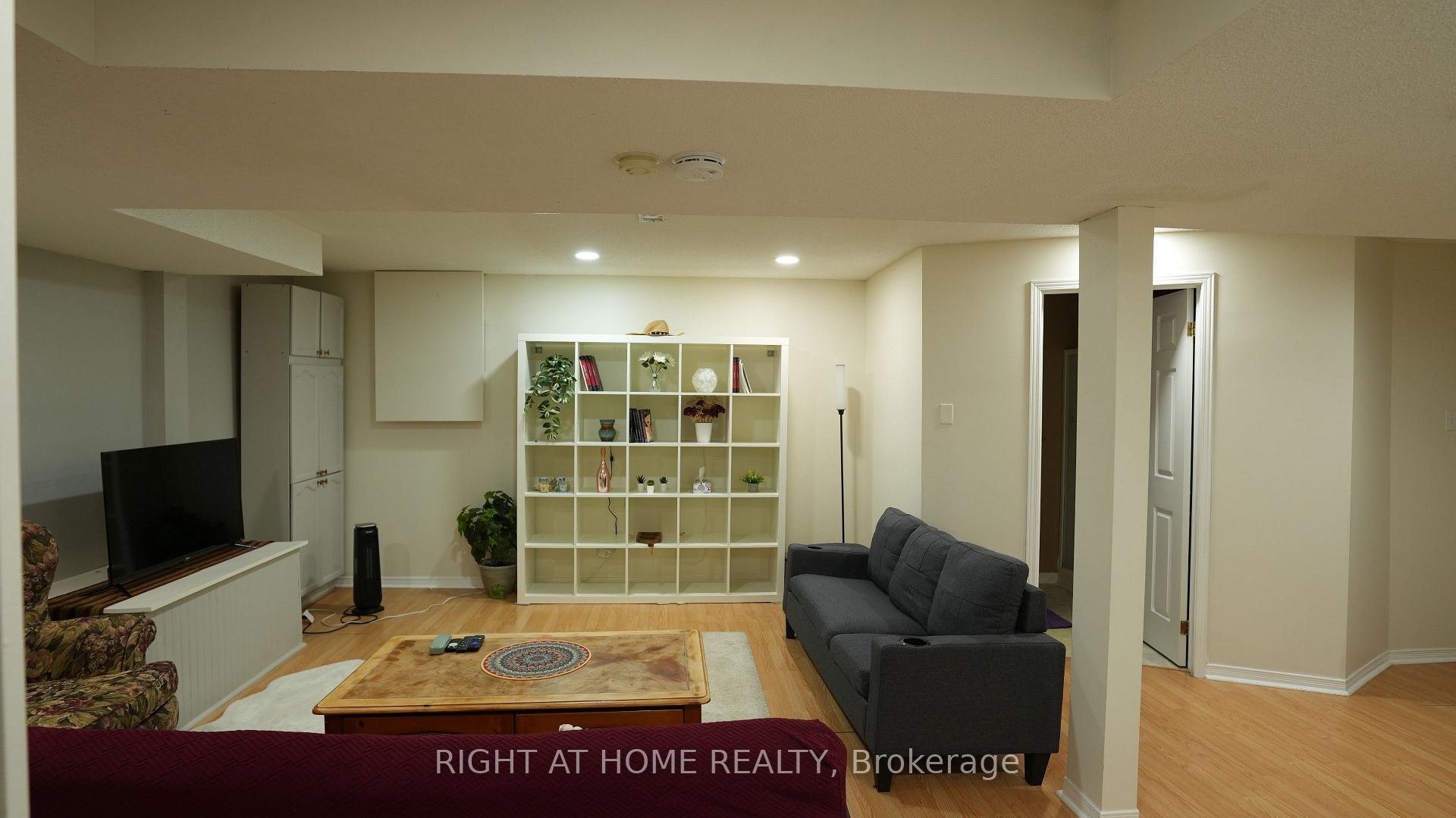 Photo 45 of 672 Farmbrook Crescent, Ottawa, Fallingbrook/Ridgemount — HOMEH