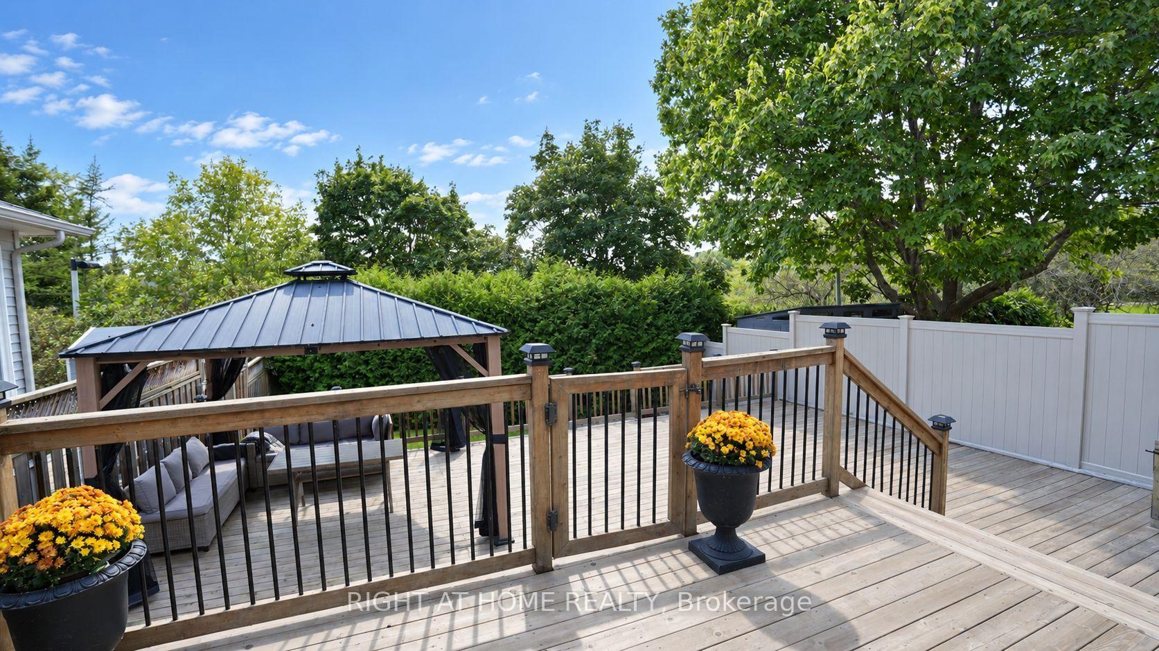 Photo 58 of 672 Farmbrook Crescent, Ottawa, Fallingbrook/Ridgemount — HOMEH
